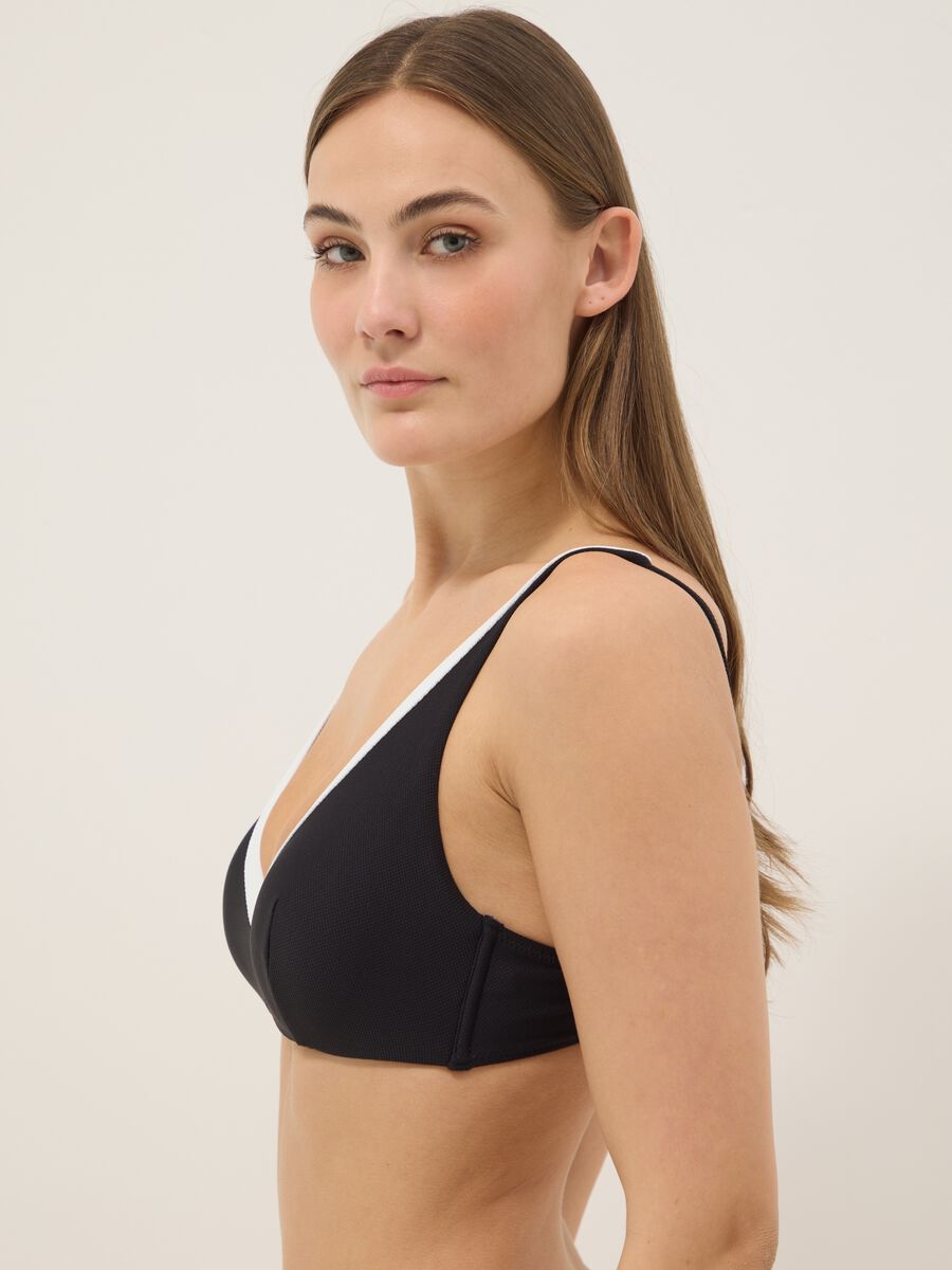 Black and white stretch fabric V-neck bikini top_0