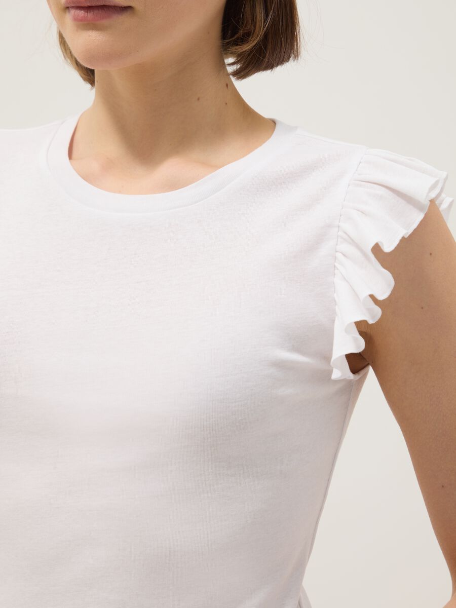 T-shirt in puro cotone bianca slim fit con volant_3