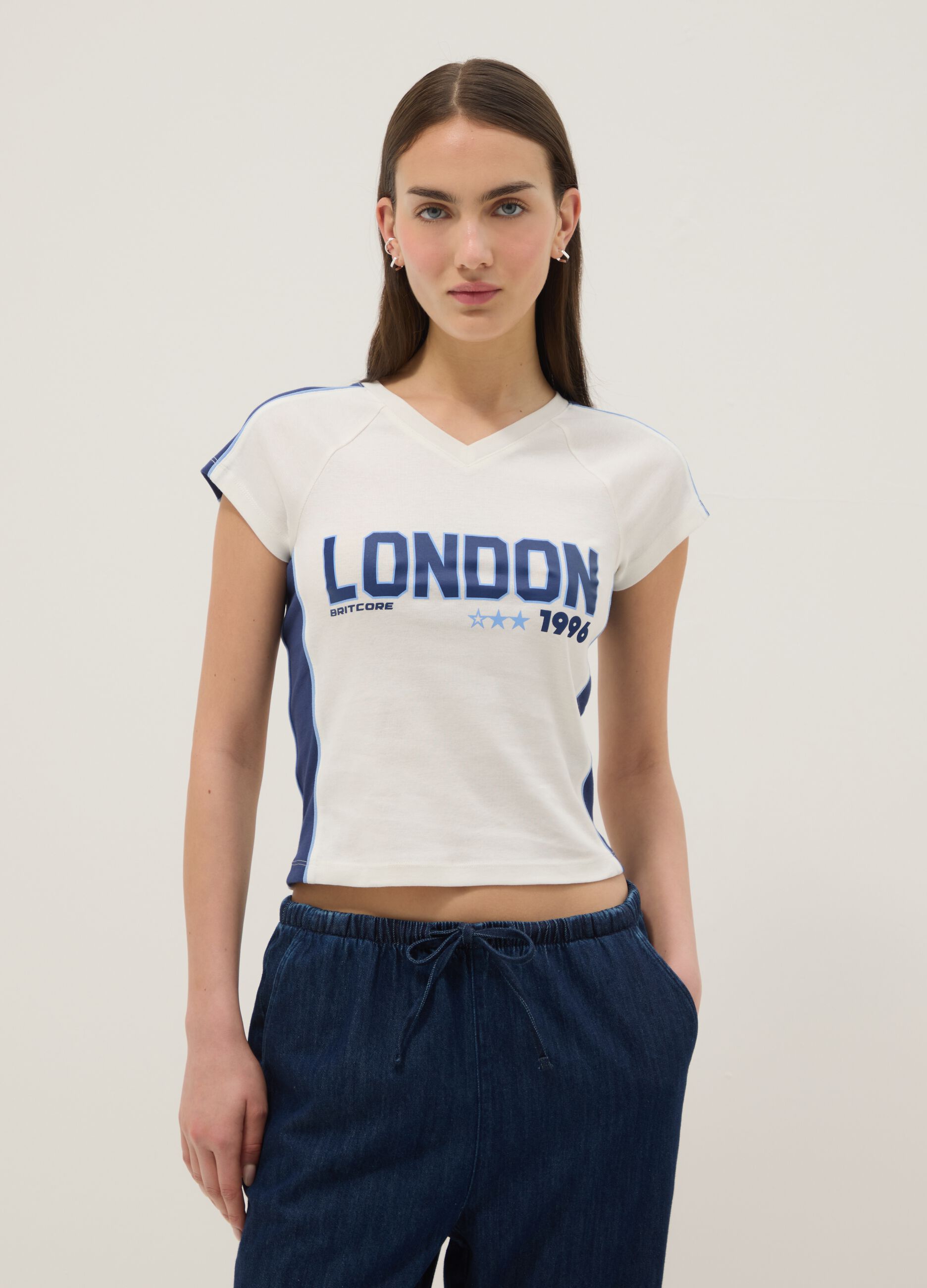 White pure cotton slim fit V-neck T-shirt with print