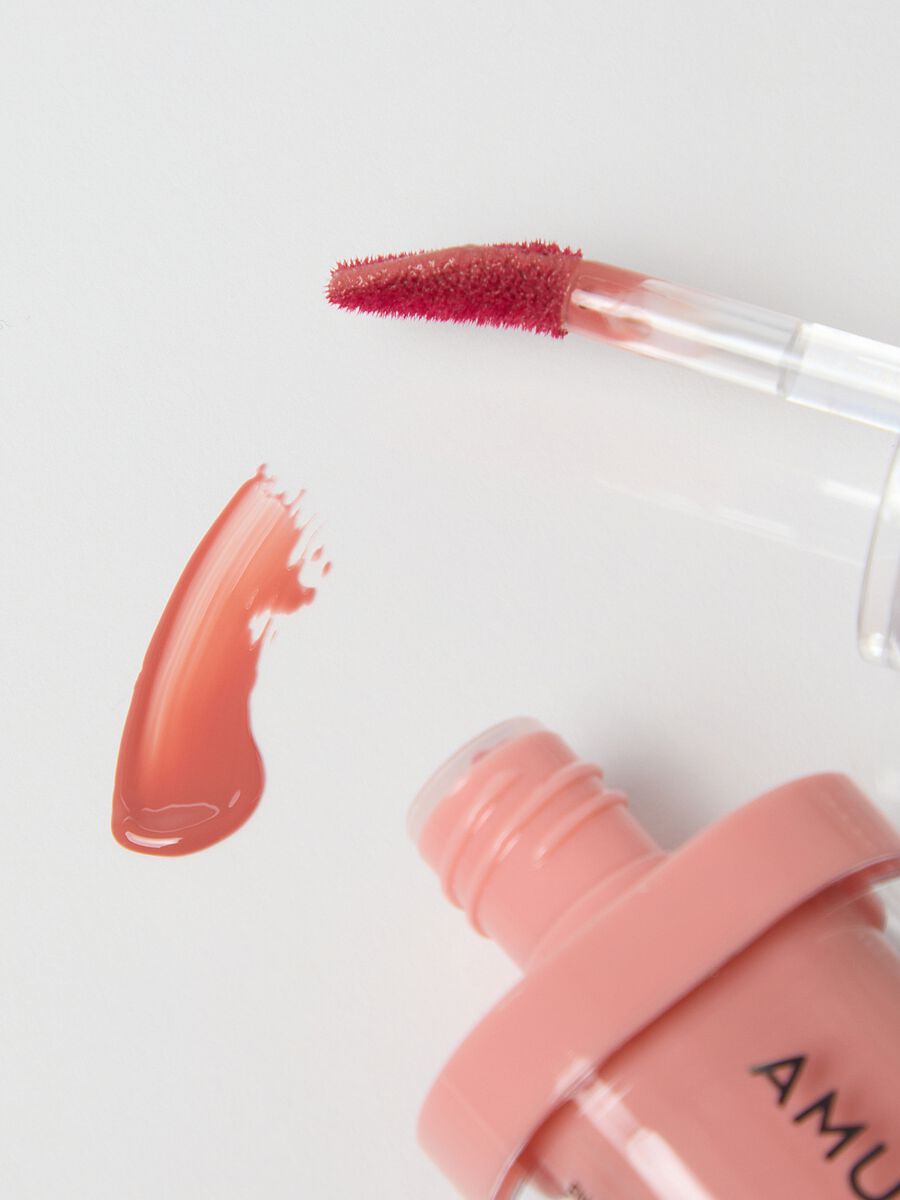 Glossy lip tint with a stunning effect. Vibrant colour and hydrated lips for 12 hours. Korean make-up_5