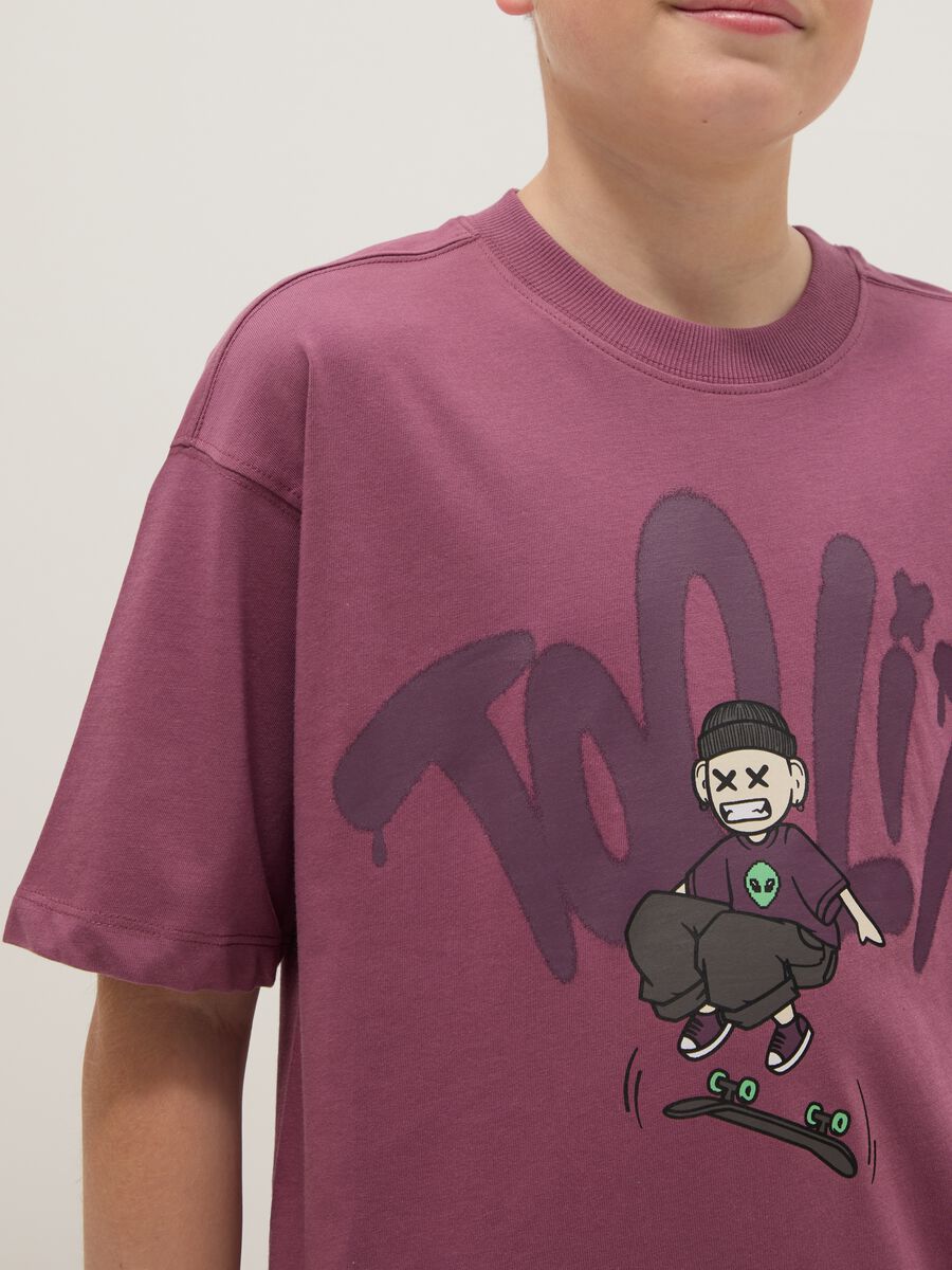 T-shirt in puro cotone viola da ragazzo oversize fit con stampa_2