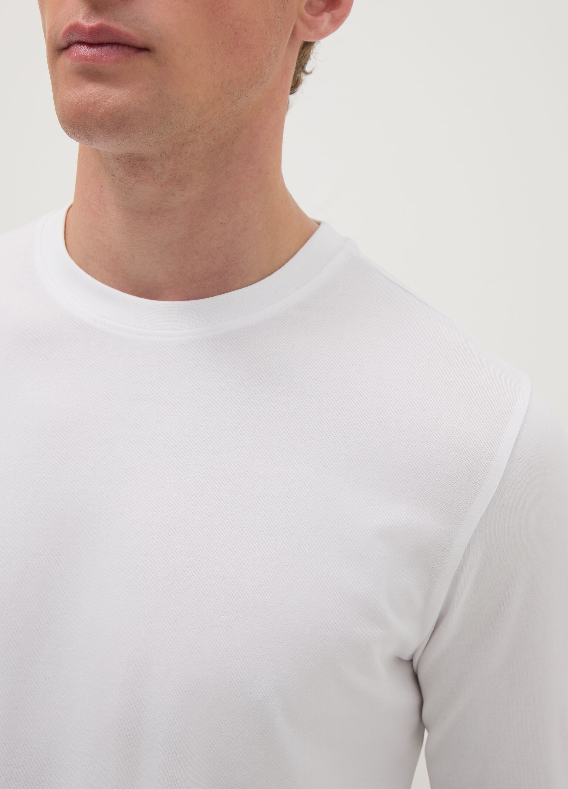 White long-sleeve t-shirt in stretchy cotton regular fit
