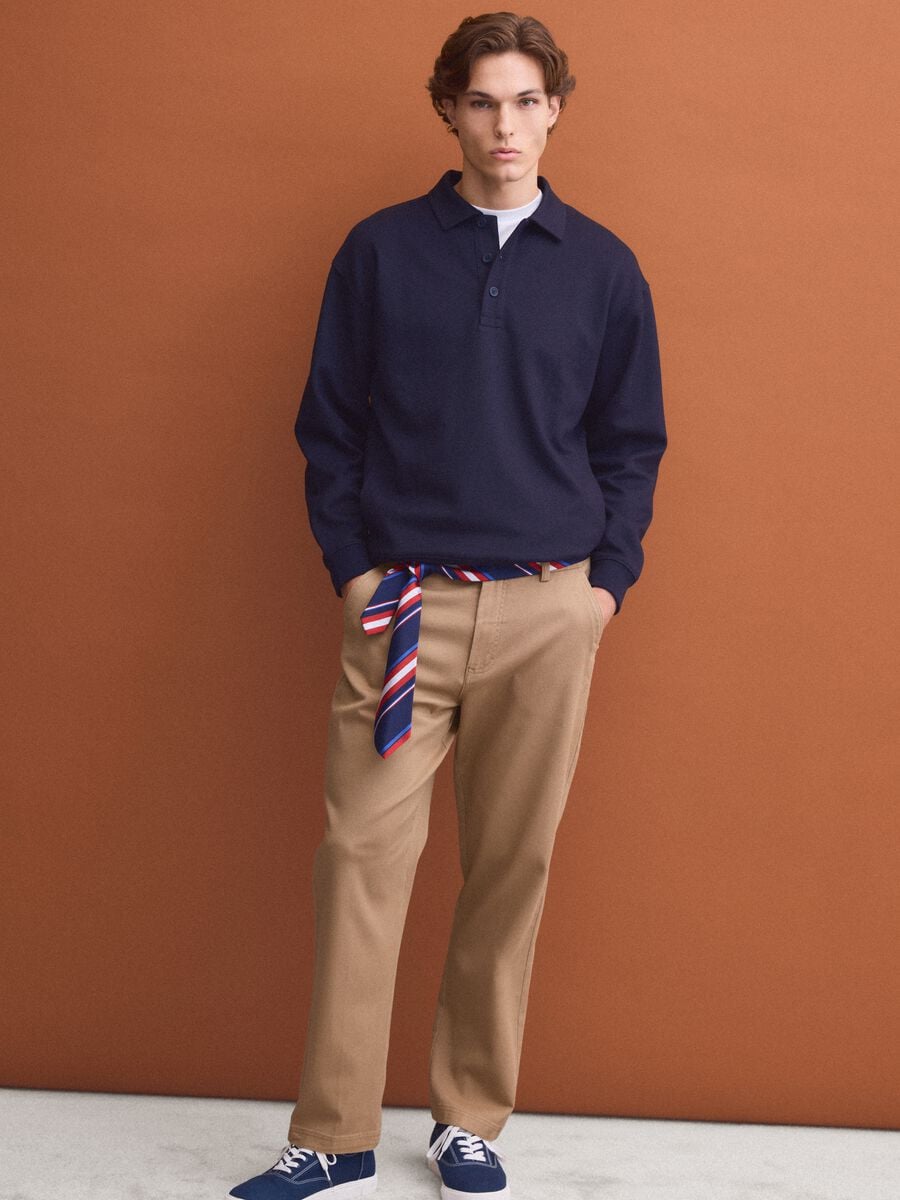 Felpa blu in tessuto elasticizzato con collo polo relaxed fit_1