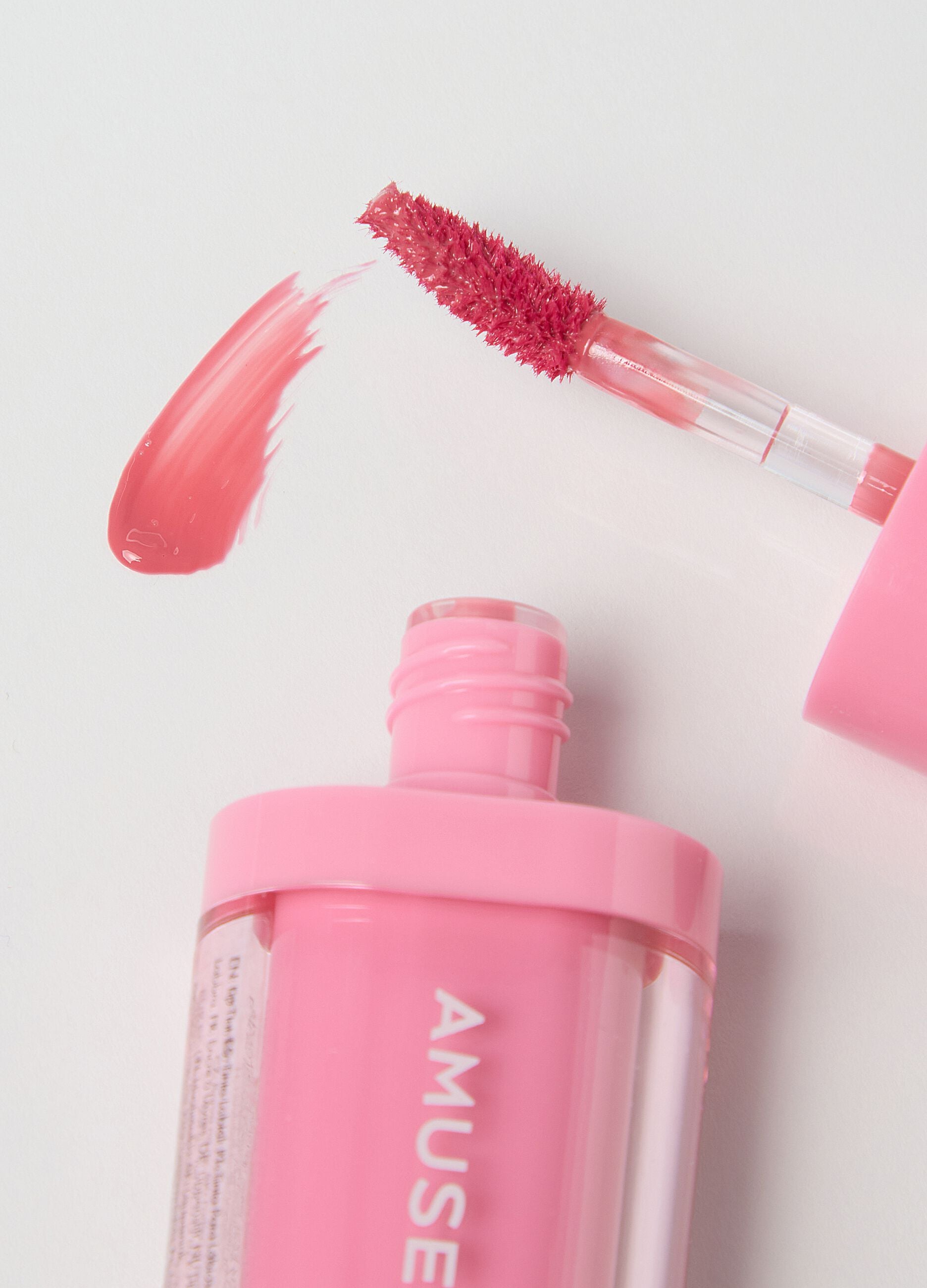 COLOUR + VOLUME + HYDRATION, innovative lip tint with a plumping effect, for soft and super juicy lips
