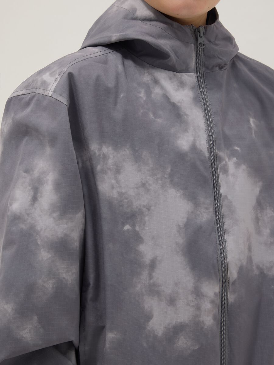 Grey mixed regular fit rain jacket with hood for boys_2