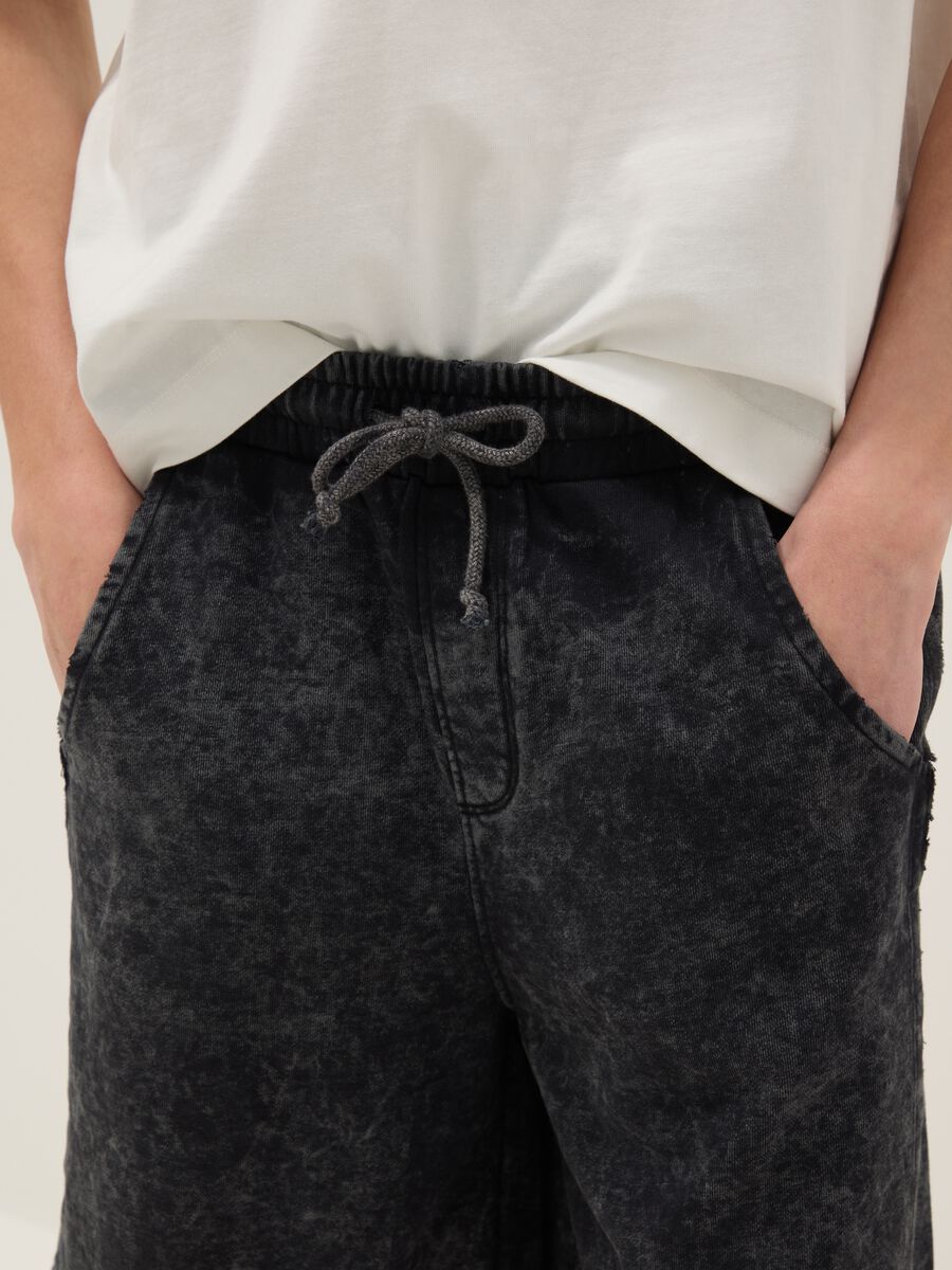 Bermuda neri in misto cotone con vita elastica_3