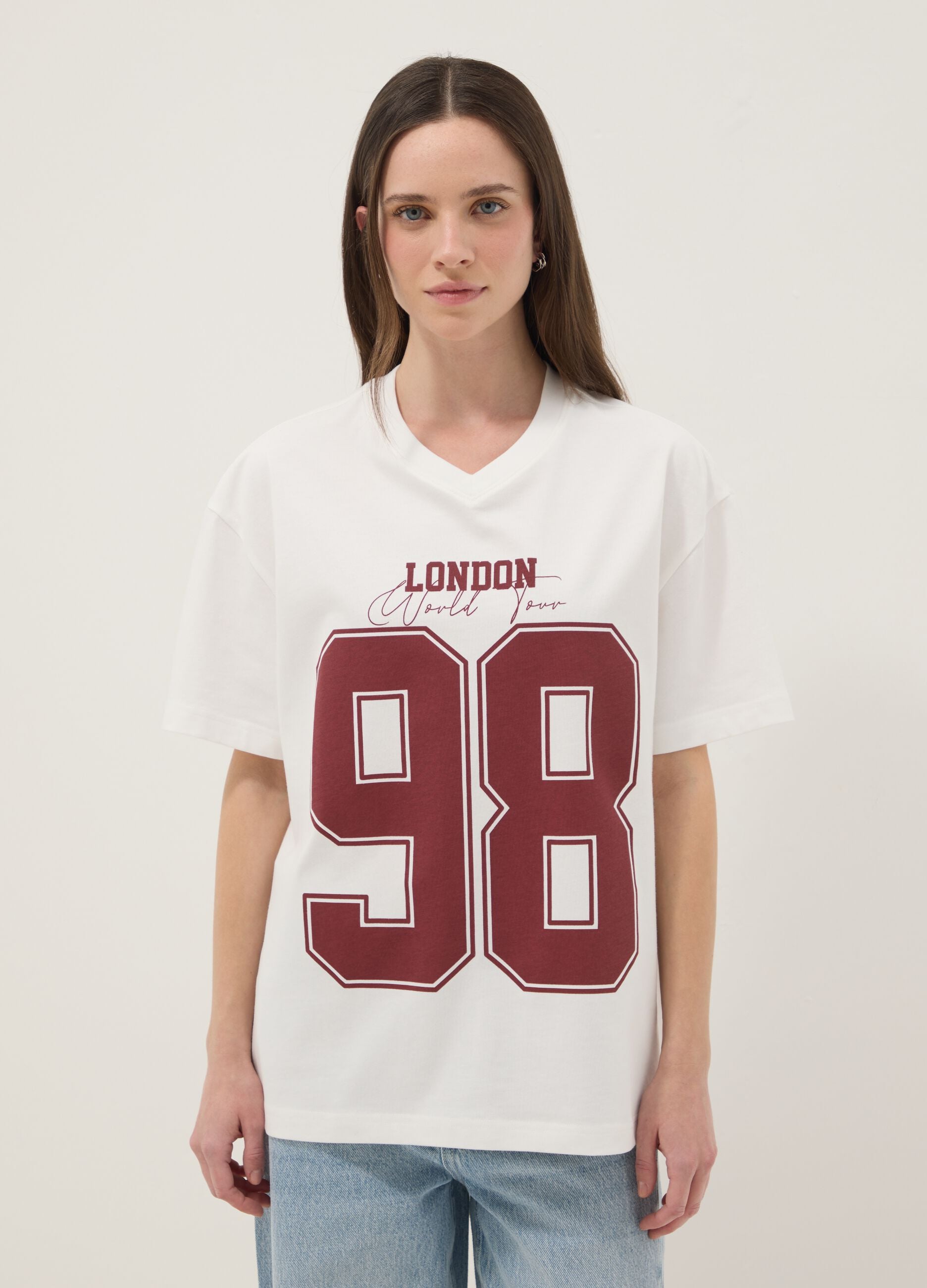 Oversized white pure cotton T-shirt with print and V-neck