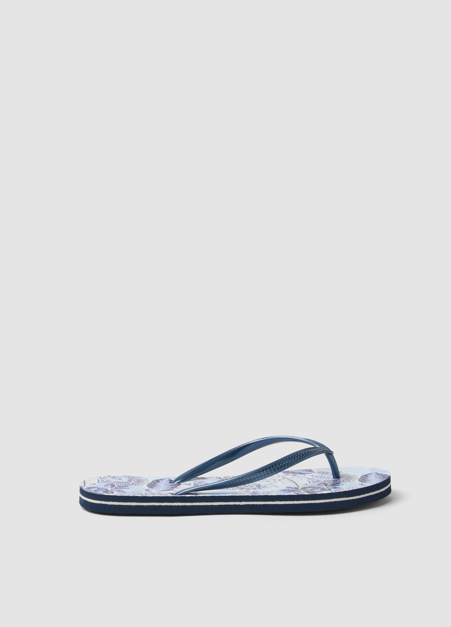 Blue flip-flops with floral print