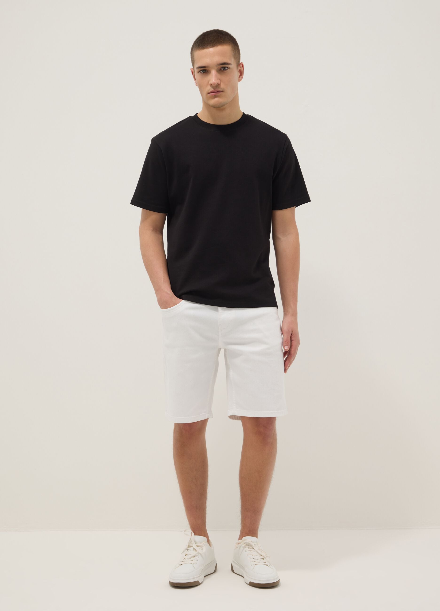 White denim Bermuda shorts in stretch cotton, regular fit