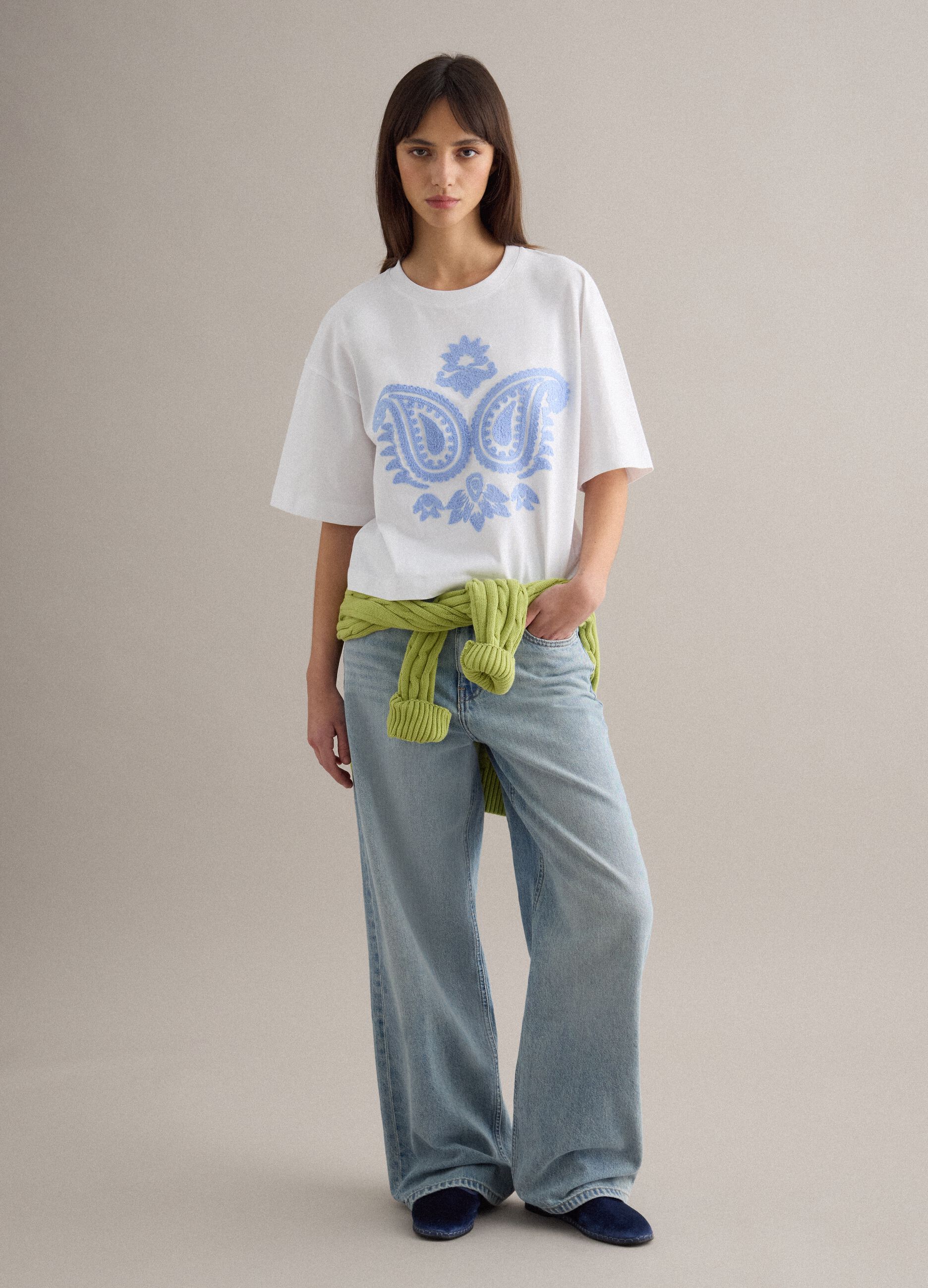White pure cotton T-shirt relaxed fit with paisley pattern