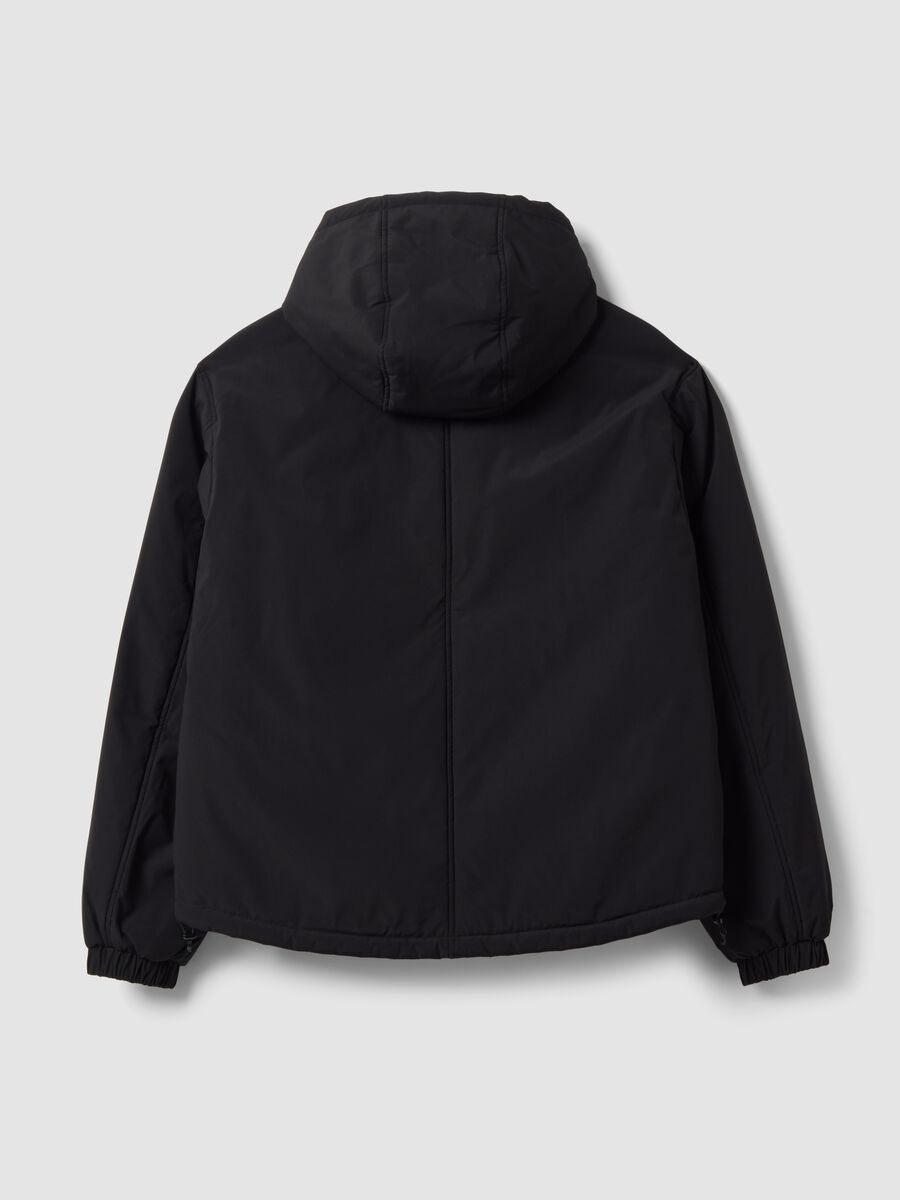Giaccone nero imbottito con cappuccio e zip over fit_2