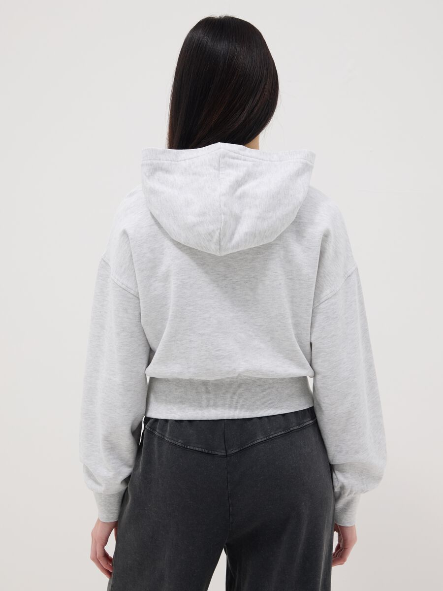 Grey pure cotton hoodie for girls with relaxed fit_2