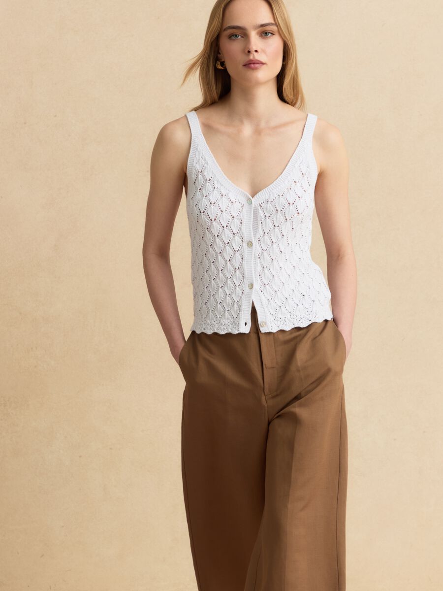 Top bianco in puro cotone con lavorazione a maglia e collo a V_1