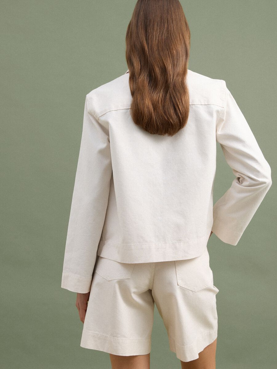White linen and lyocell blend blazer with contrasting embroidery, regular fit_3