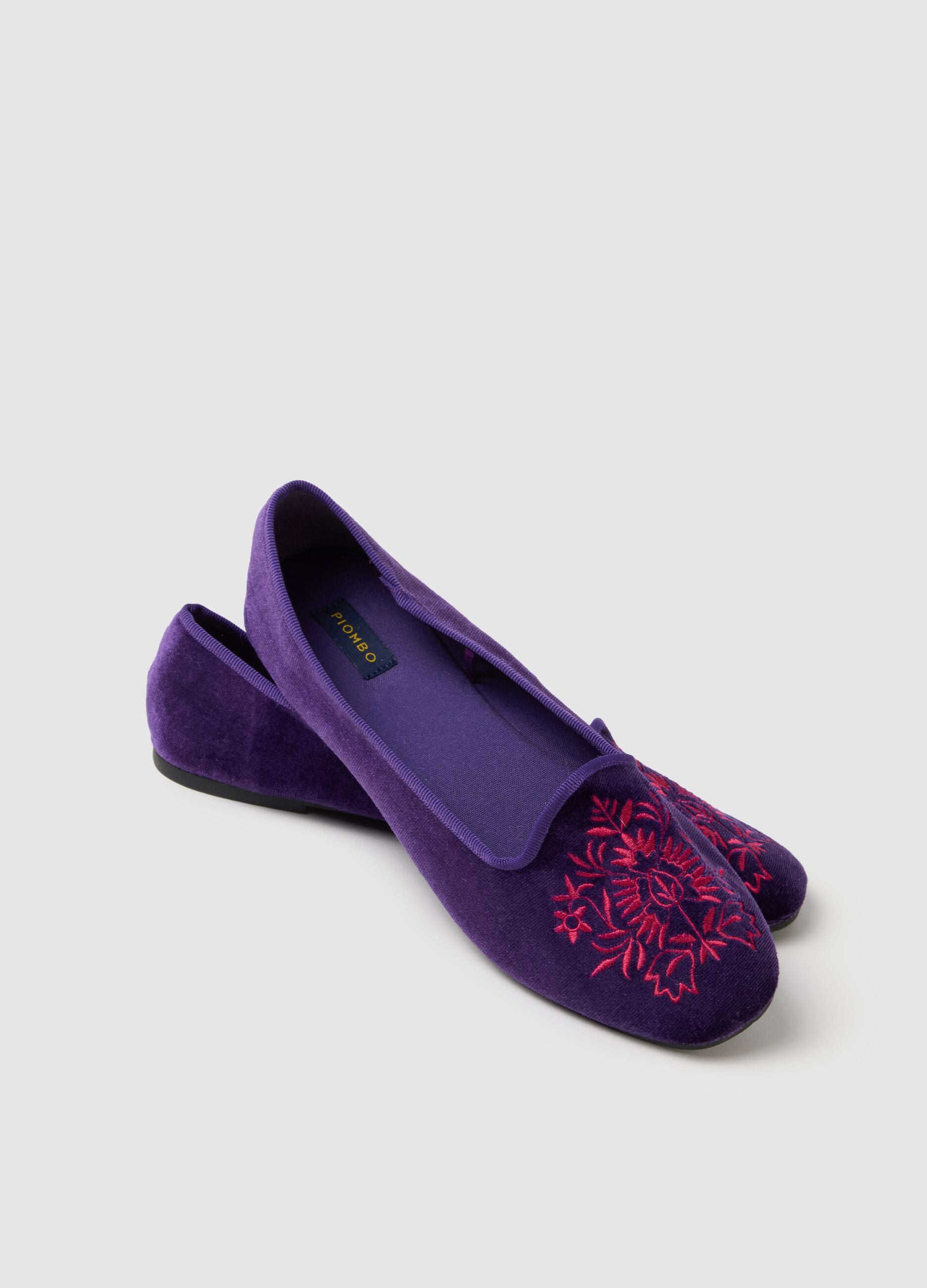 Purple Friulian shoes with floral embroidery