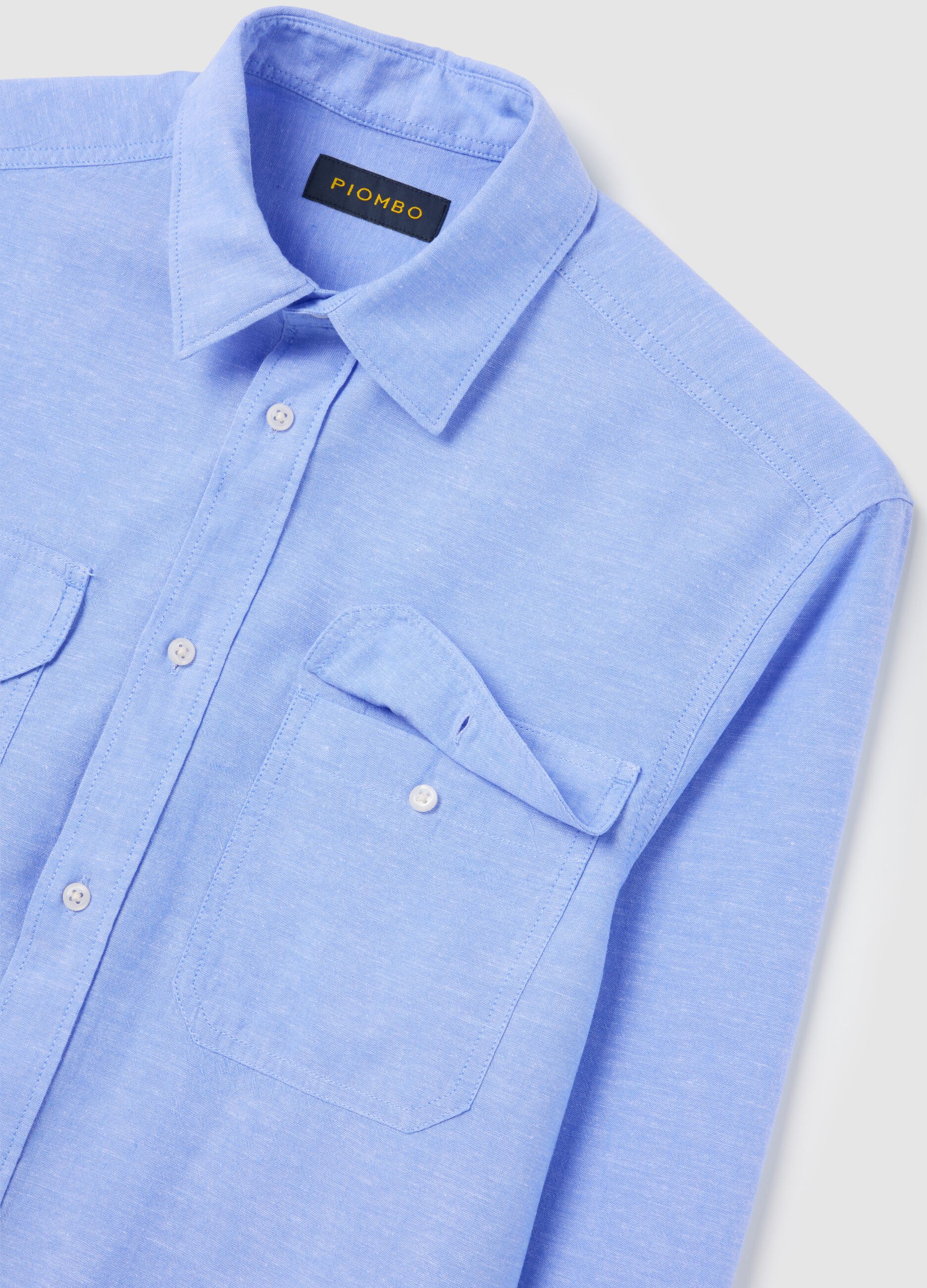 Men&rsquo;s light blue cotton and linen shirt in regular fit with pockets