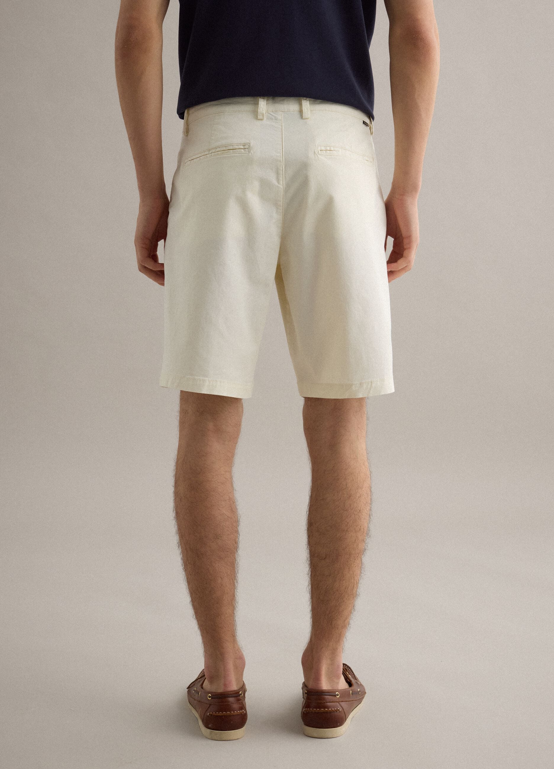 White stretch cotton chino shorts, regular fit