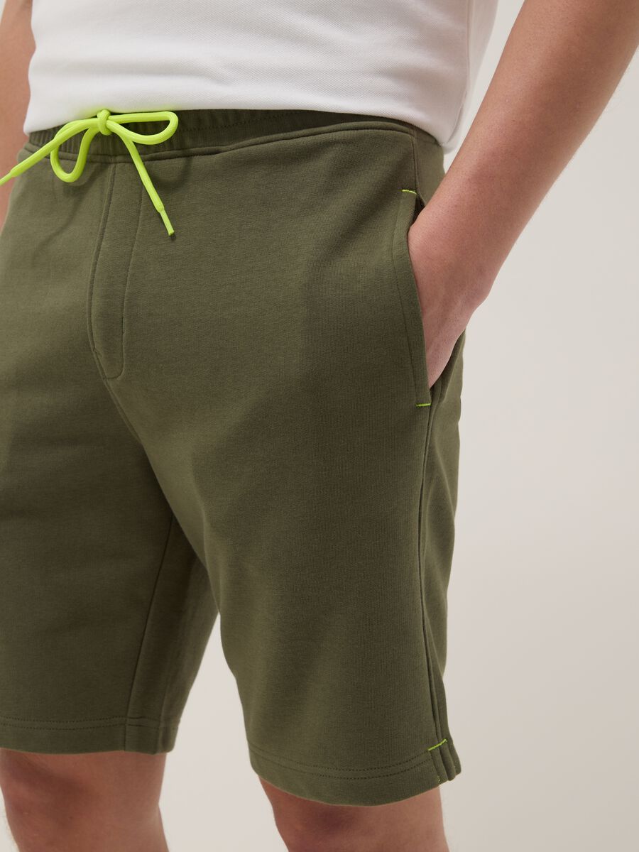 Green cotton-blend Bermuda shorts with elasticated waistband_3