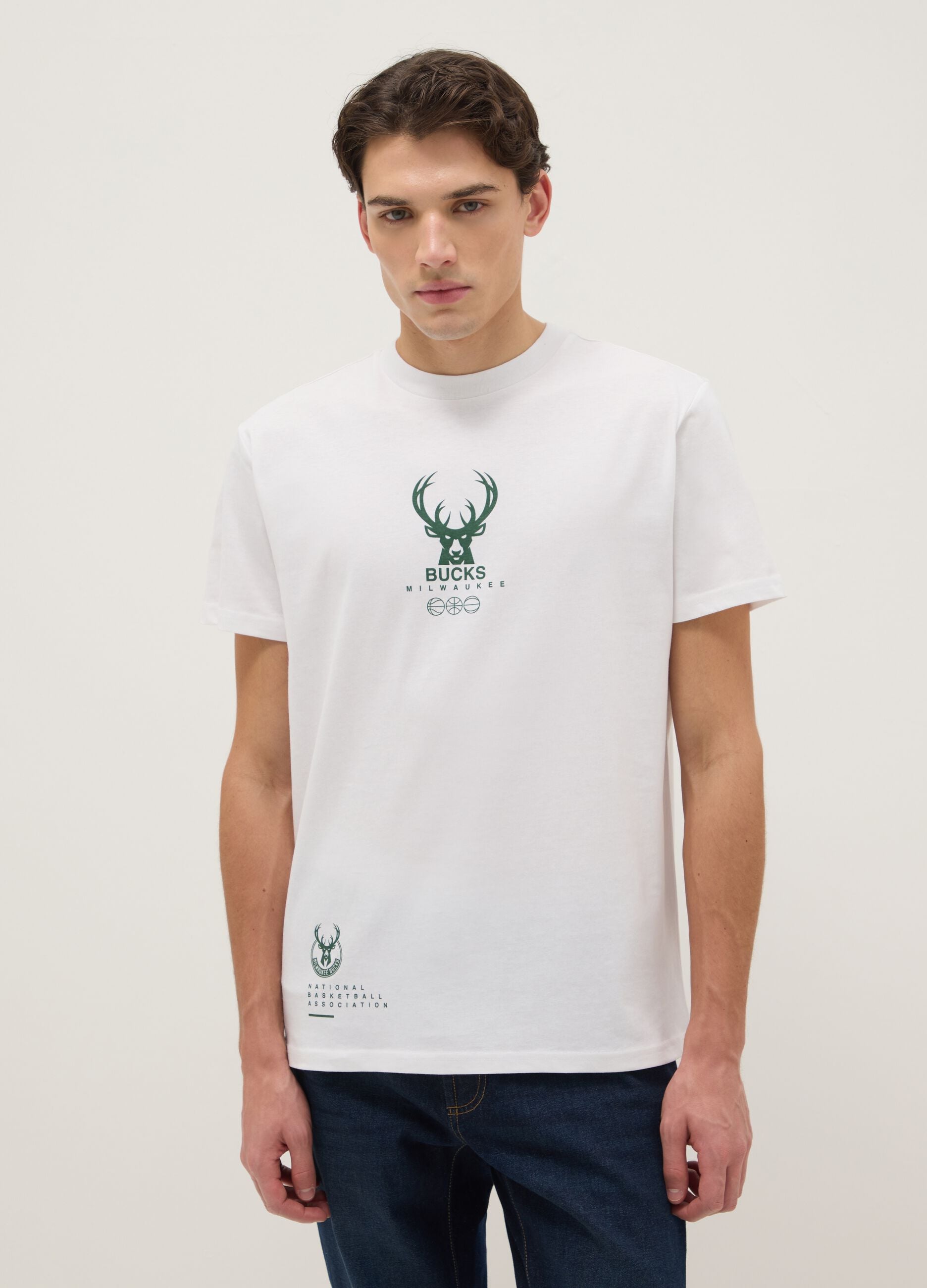 White pure cotton regular fit T-shirt with Milwaukee Bucks logo