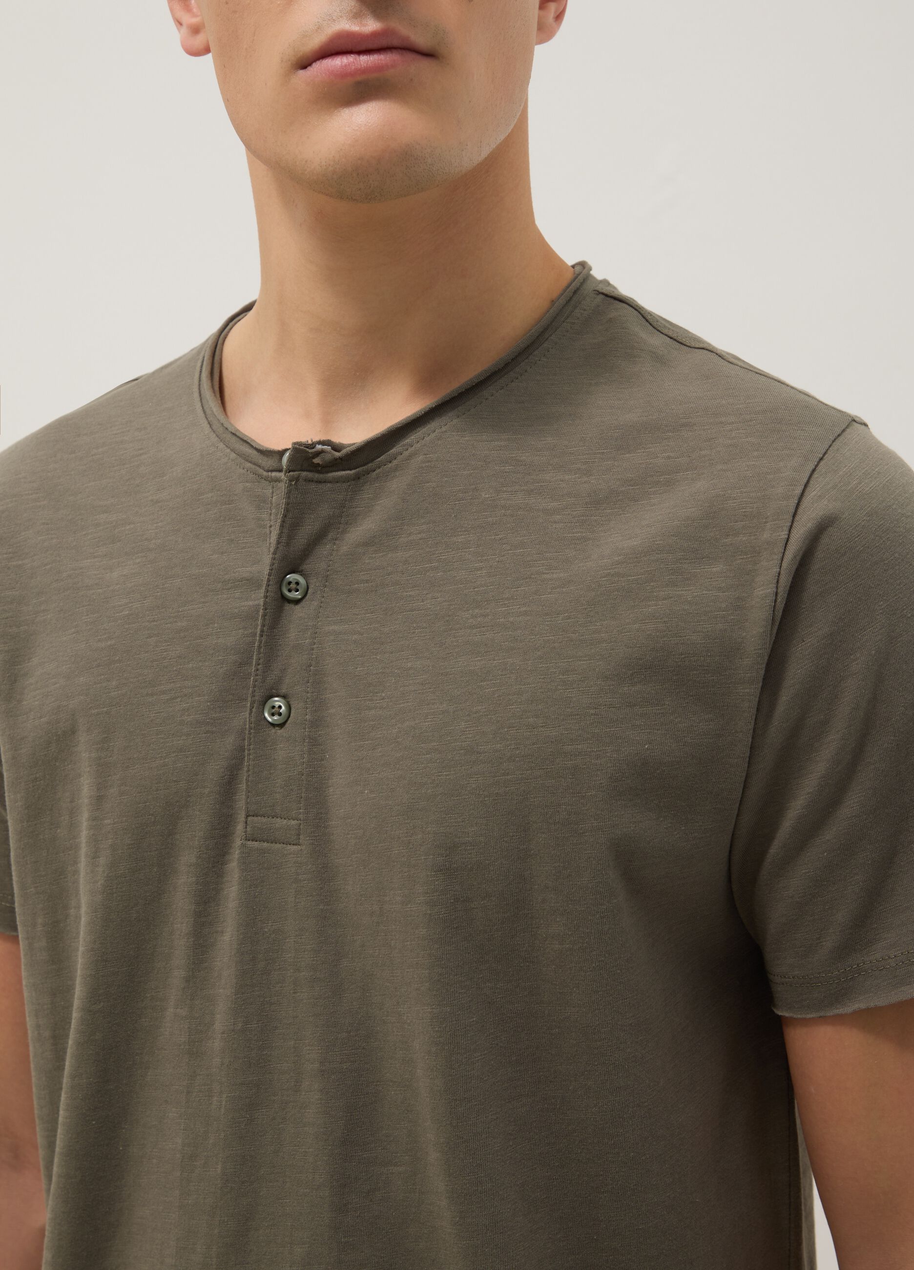 Green pure cotton t-shirt with seraph neckline, regular fit