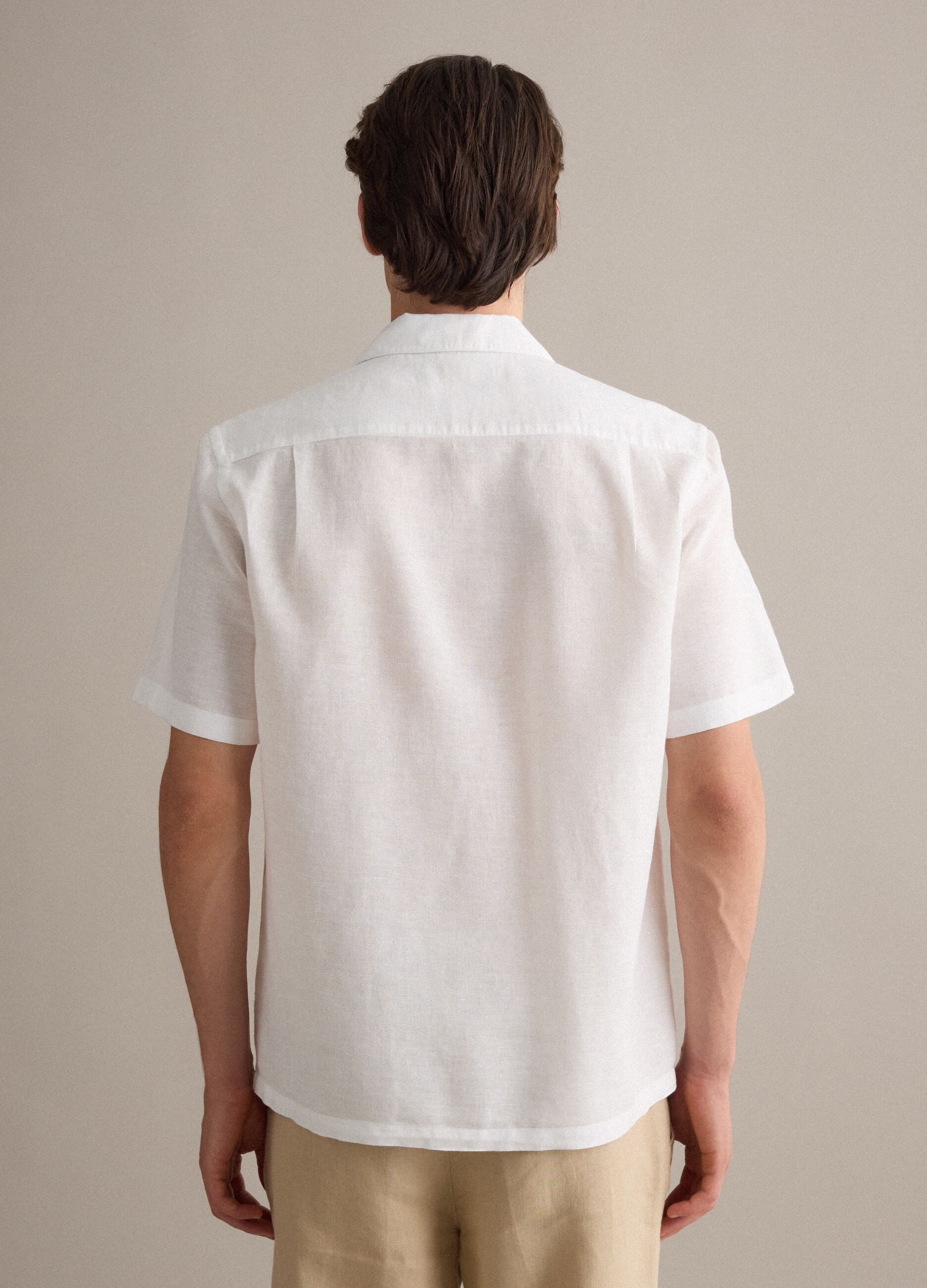 Camicia bianca in misto lino e cotone con collo bowling regular fit