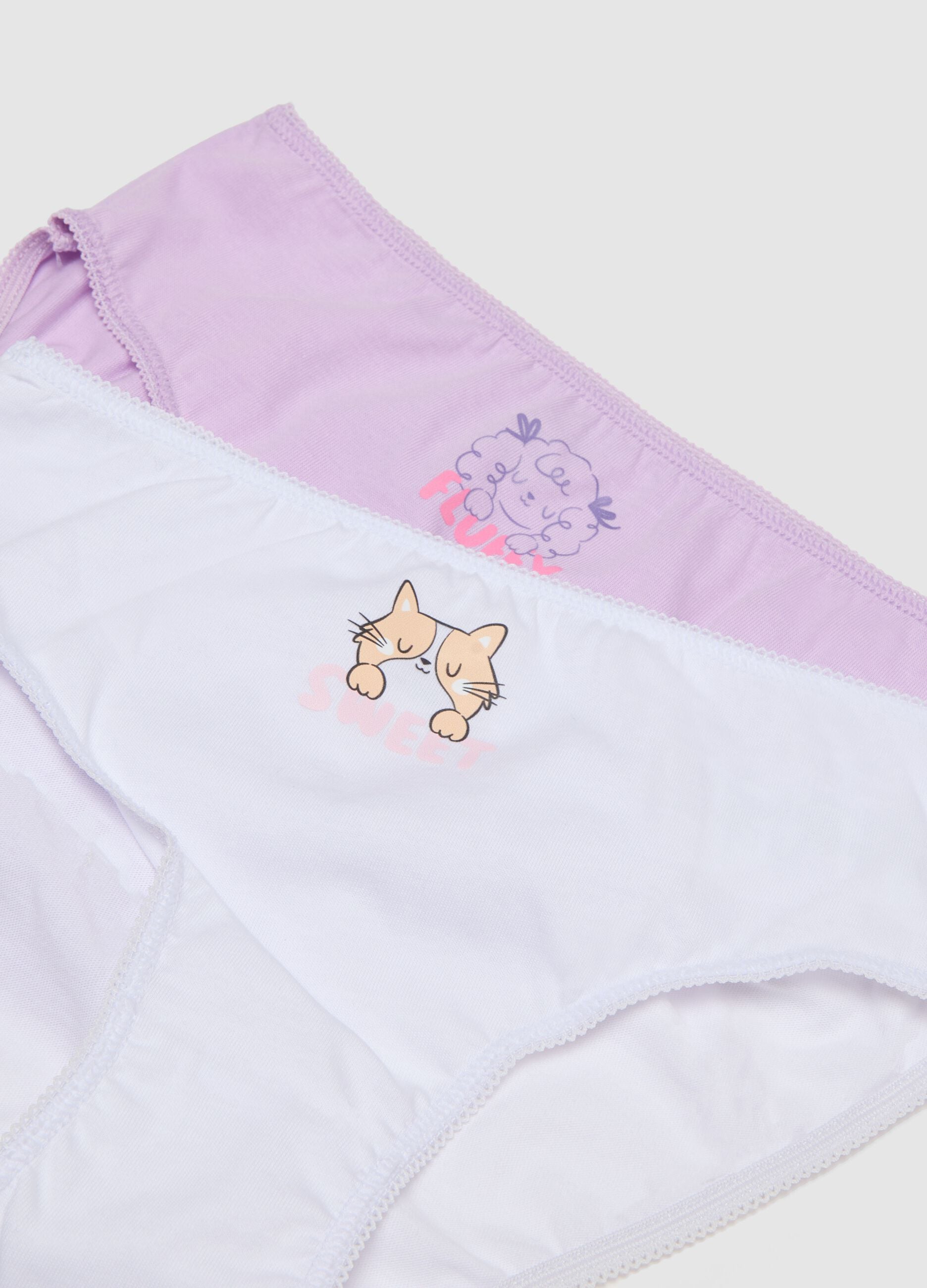 Multipack of comfortable multicolor pure cotton panties for girls
