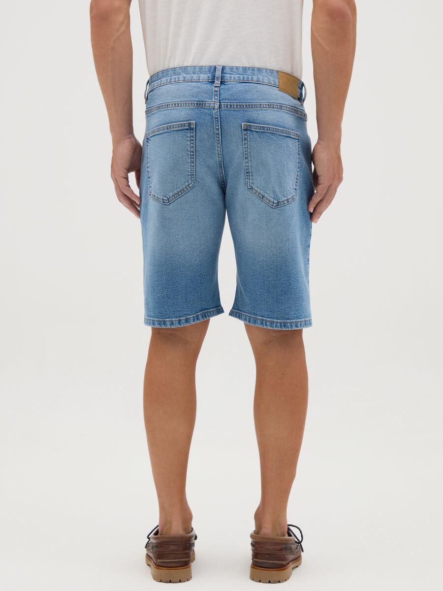 Men's light blue denim, slim fit Bermuda shorts_3