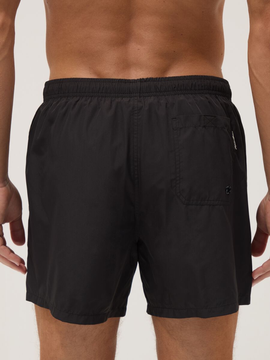 Black swim shorts with elasticated waistband_2