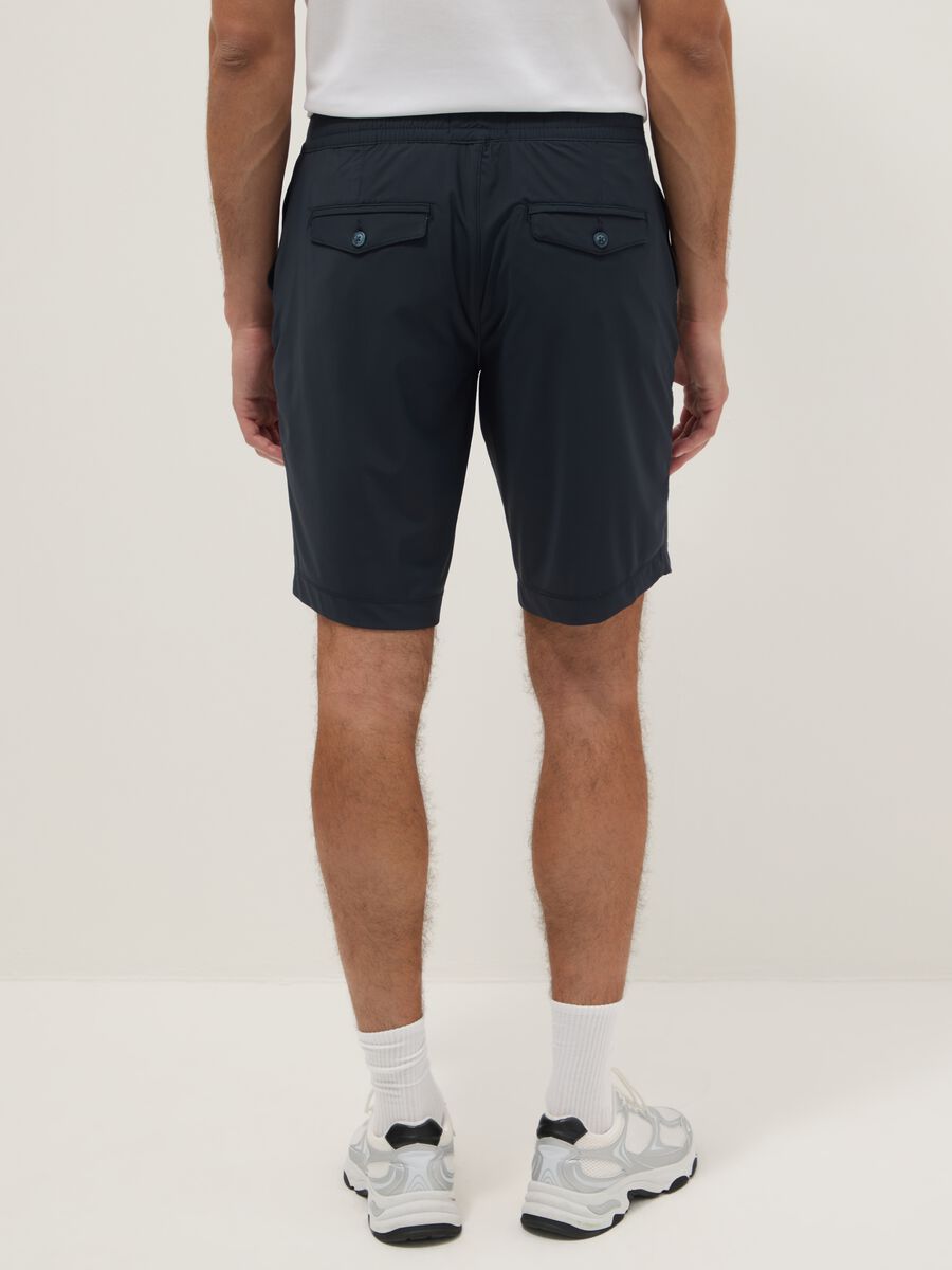 Blue regular-fit stretch chino Bermuda shorts_3