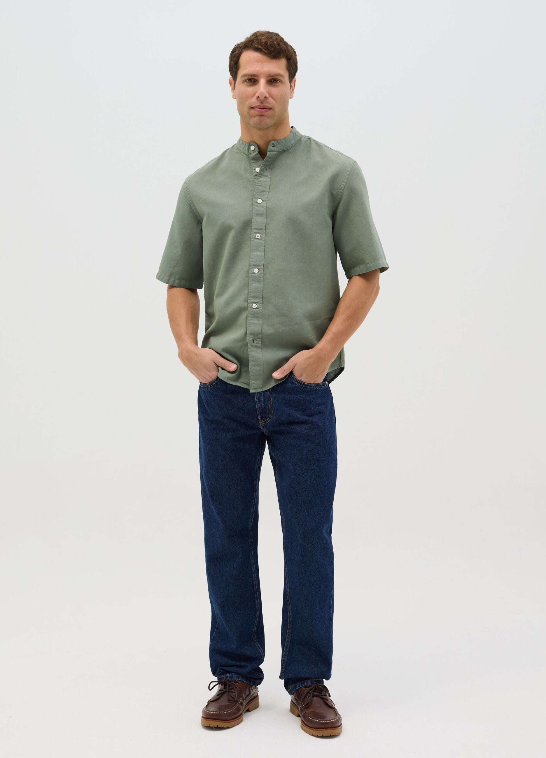 Men&rsquo;s green cotton and linen over-fit shirt