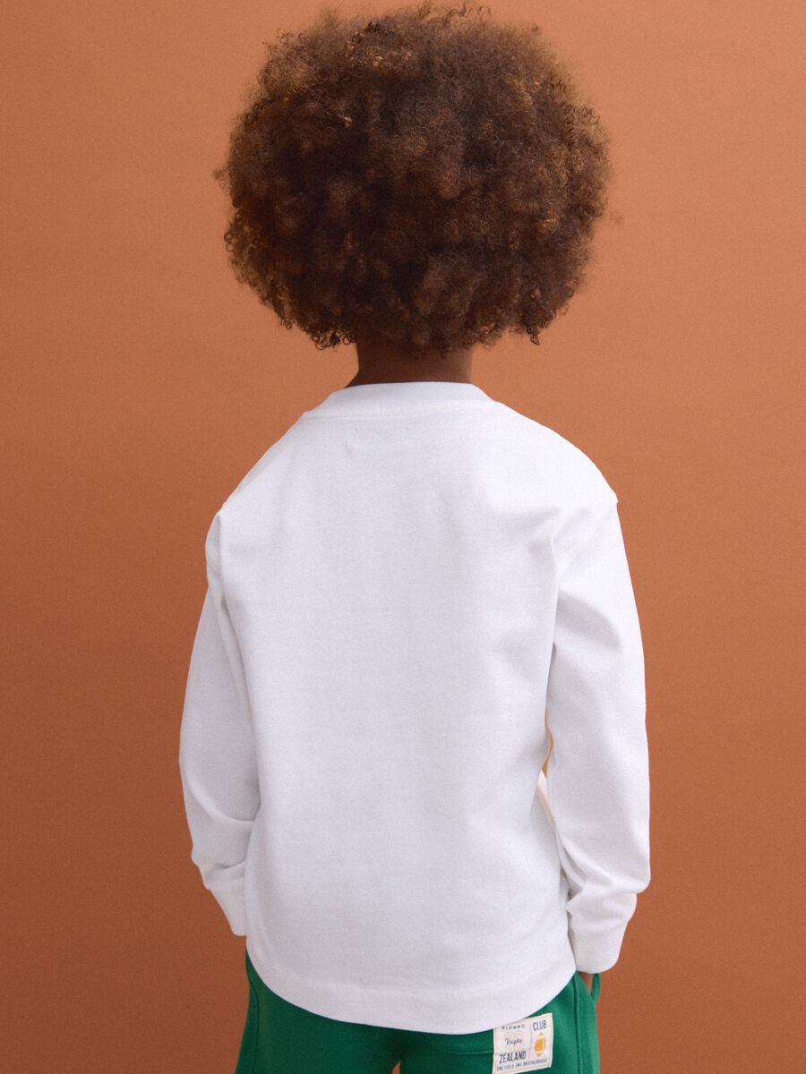 T-shirt bianca in puro cotone girocollo a maniche lunghe per bambino_2