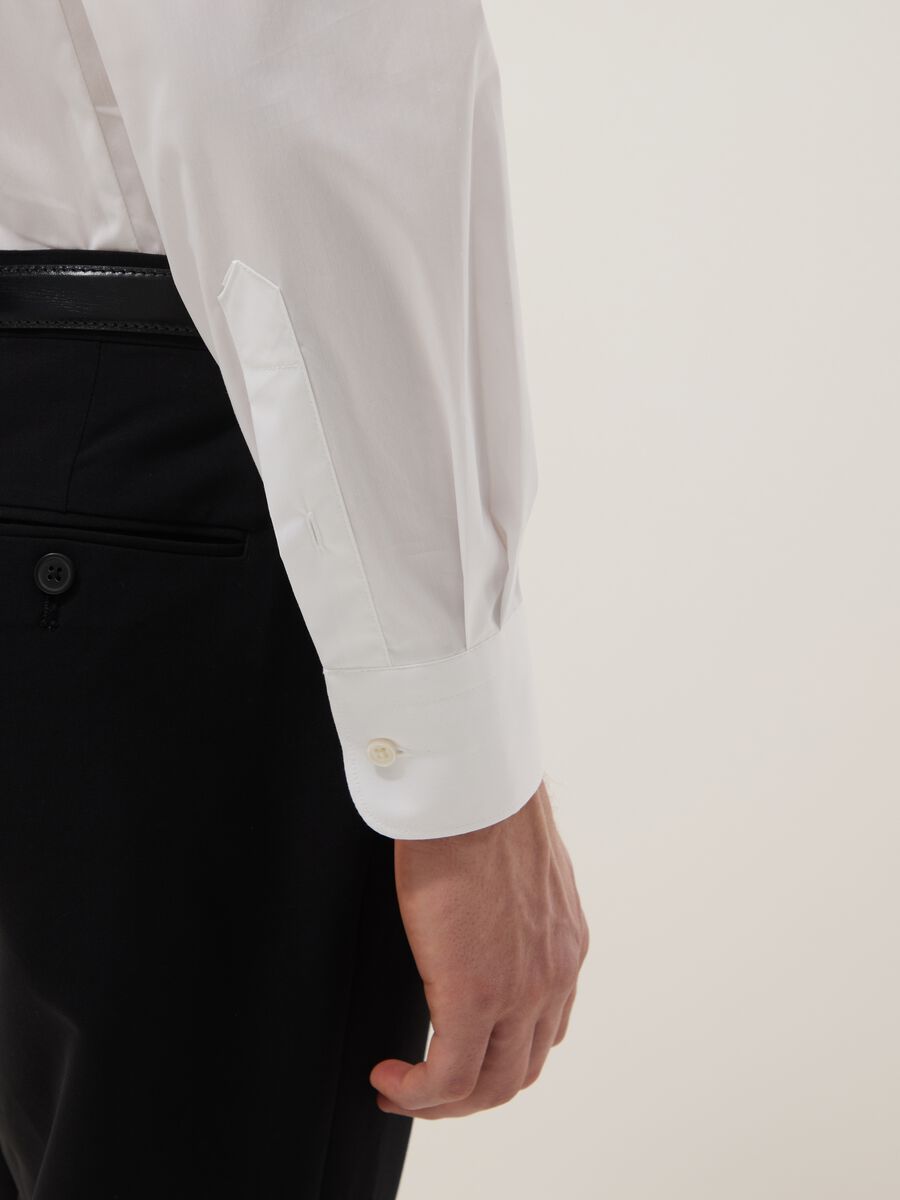 Camicia in cotone elasticizzato bianca slim fit con collo classico_3