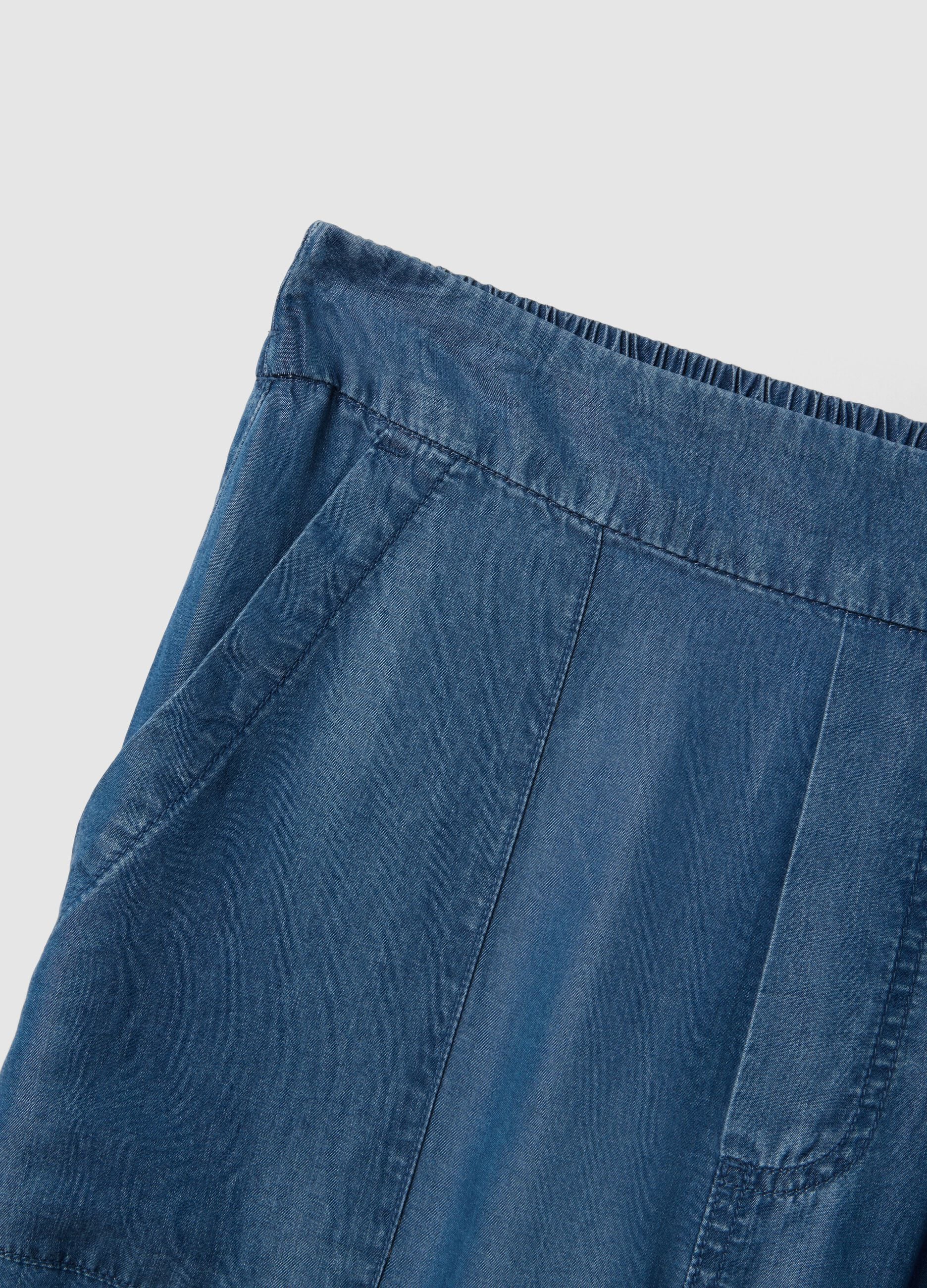 Light blue denim jeans in 100% lyocell with elasticated waist, relaxed fit