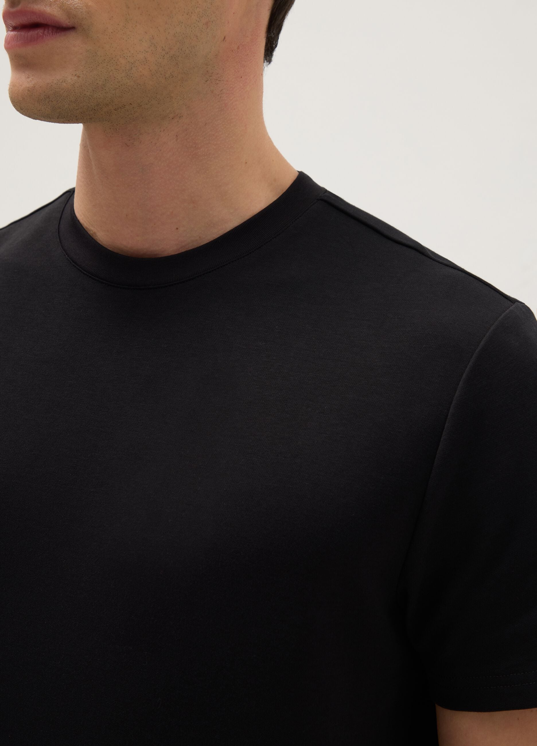 Regular fit black cotton blend crew neck T-shirt