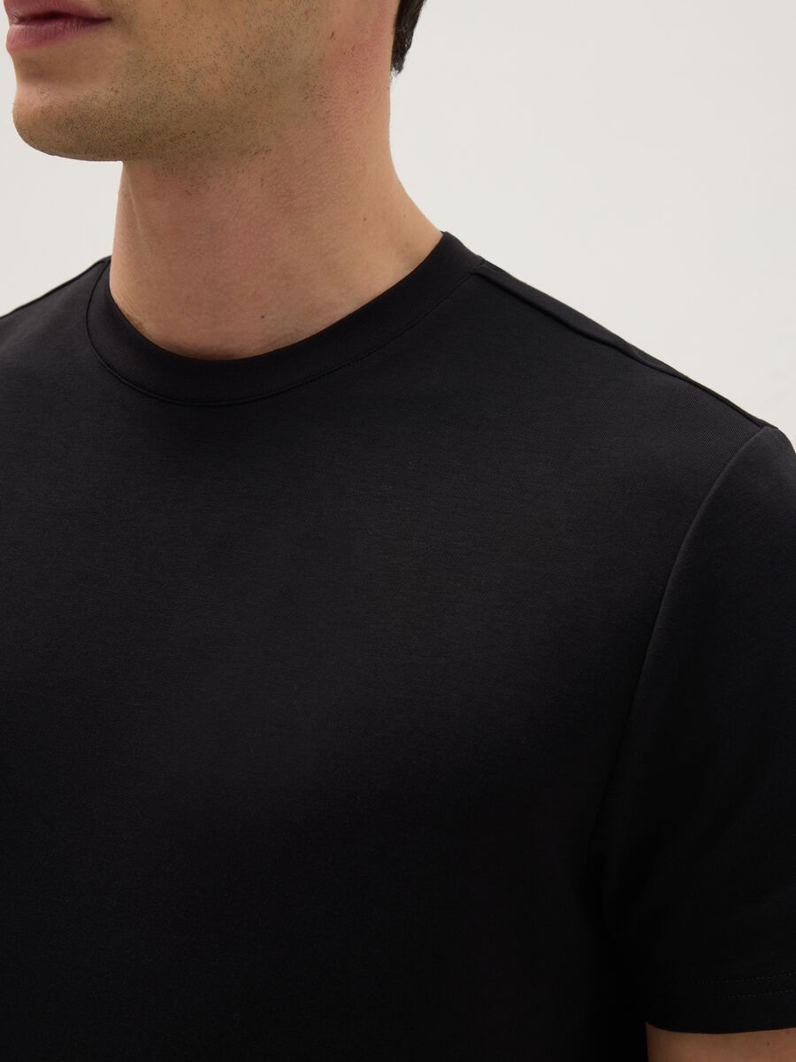 Regular fit black cotton blend crew neck T-shirt_3