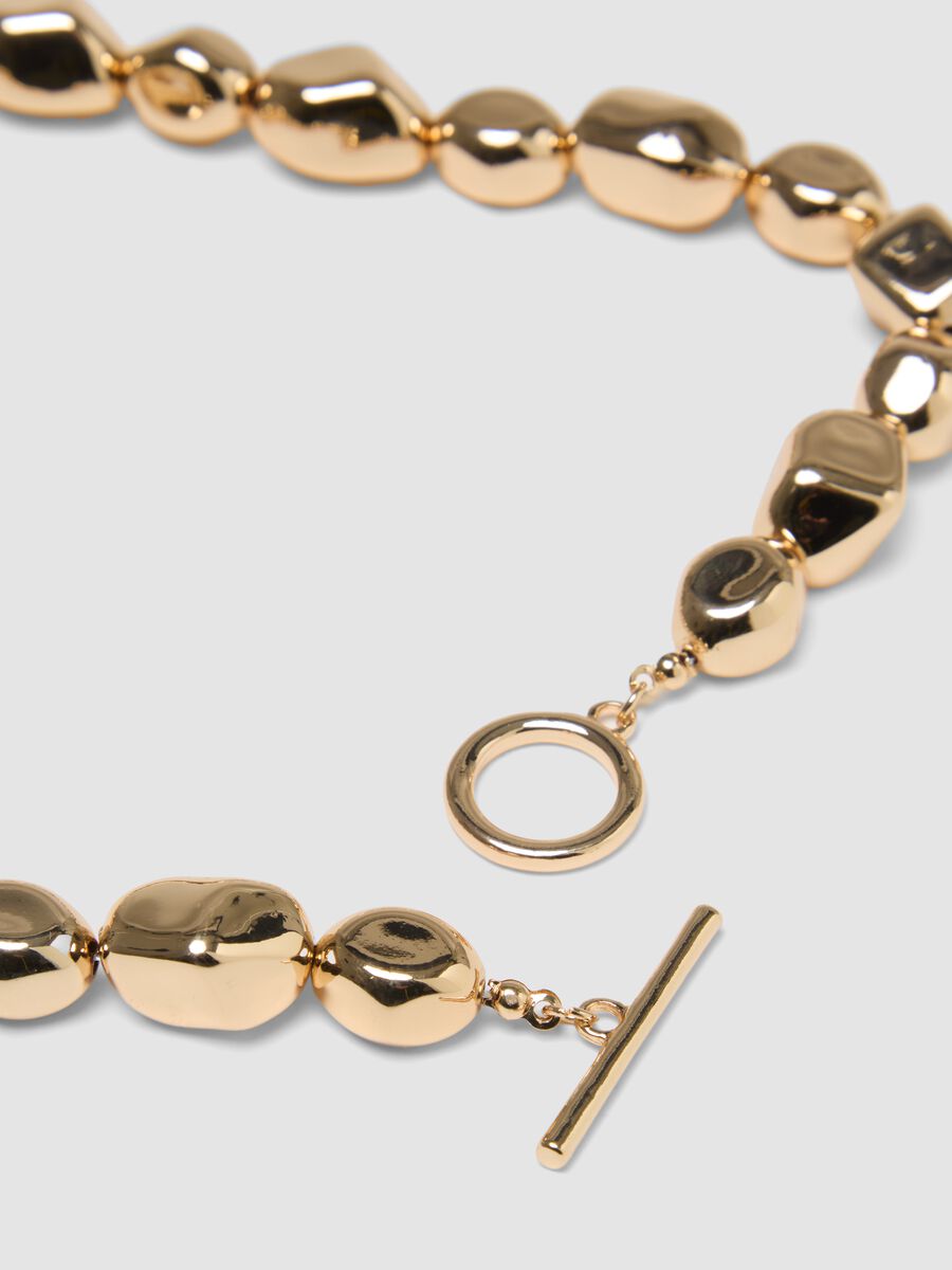 Collana dorata a maglie irregolari_2