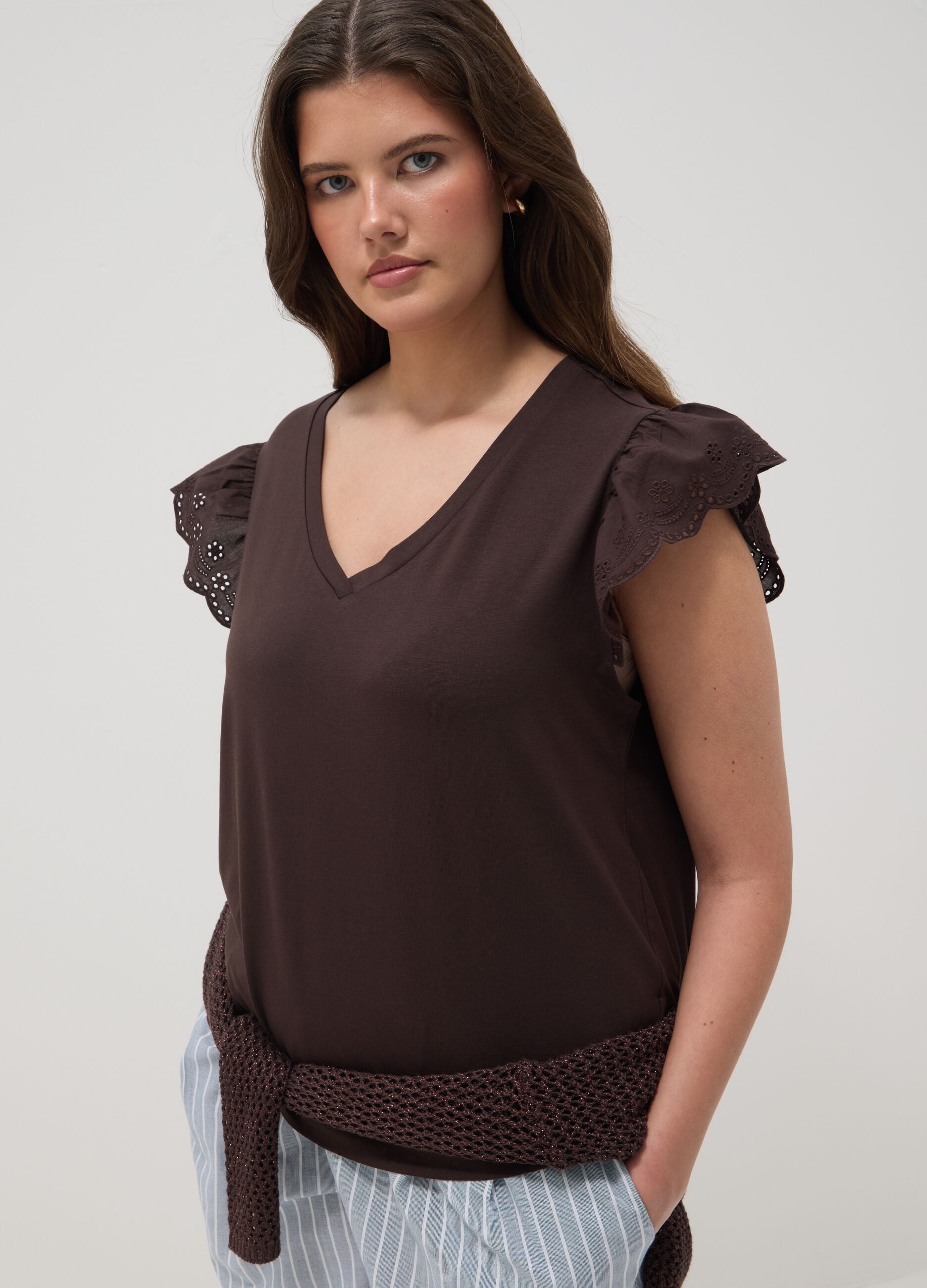 Brown stretch cotton T-shirt with ruffle sleeves, regular fit