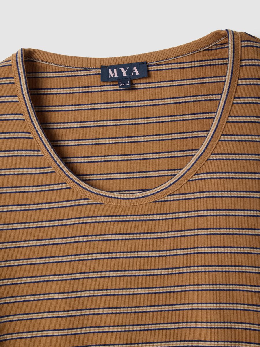 T-shirt in cotone elasticizzato a righe multicolor regular fit_5