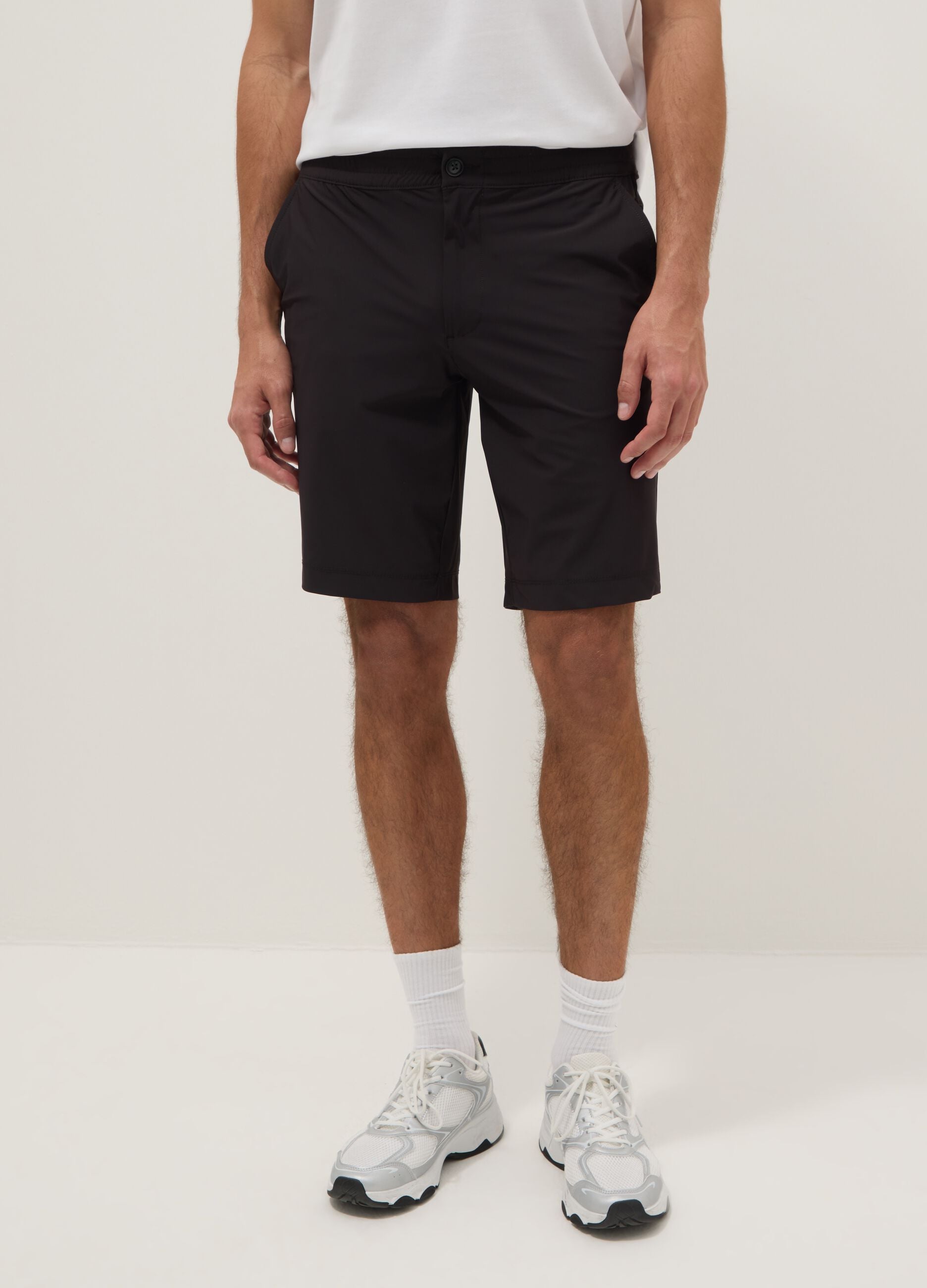 Black regular-fit stretch jogger Bermuda shorts