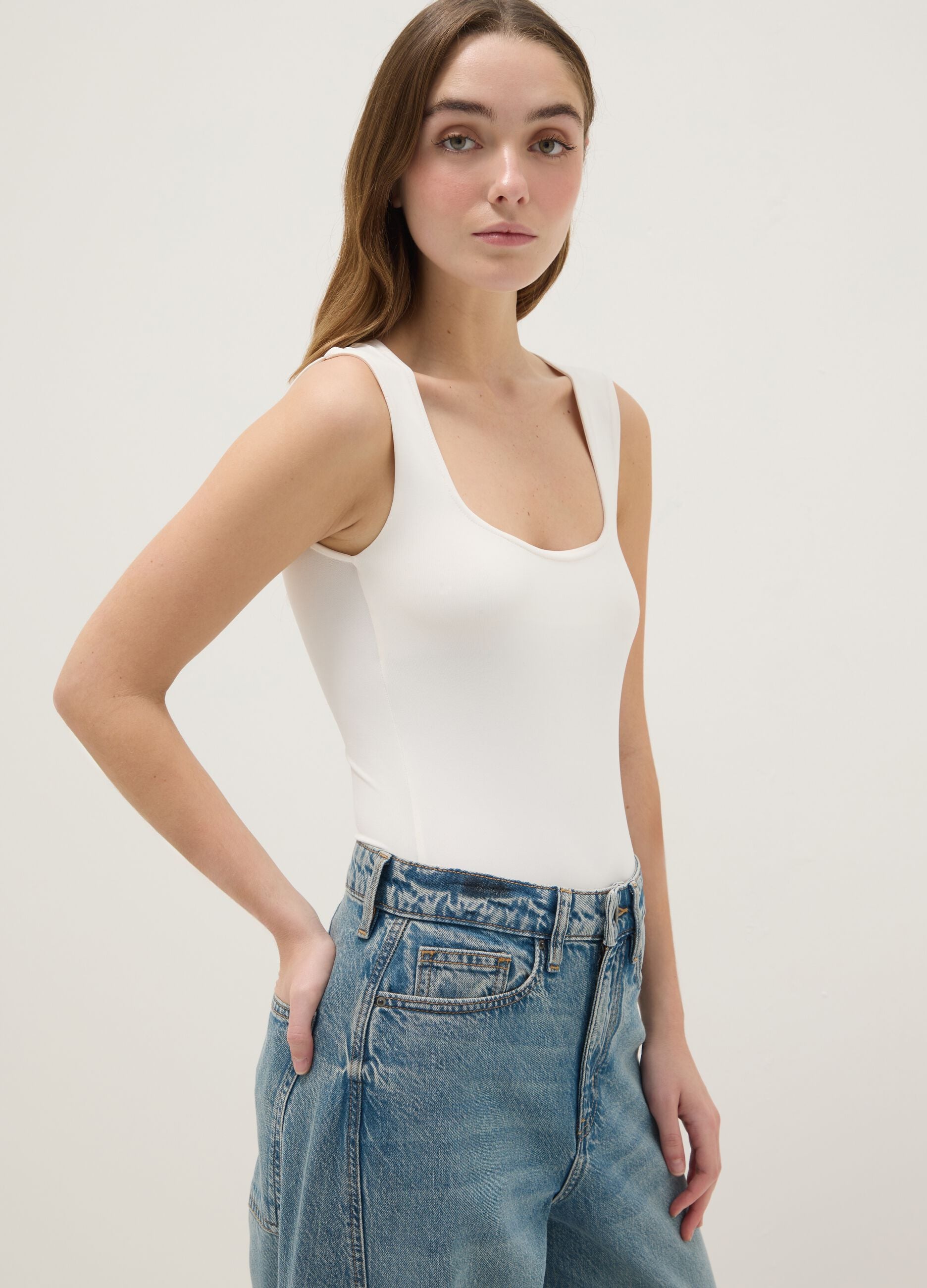 White body-fitted with square neckline