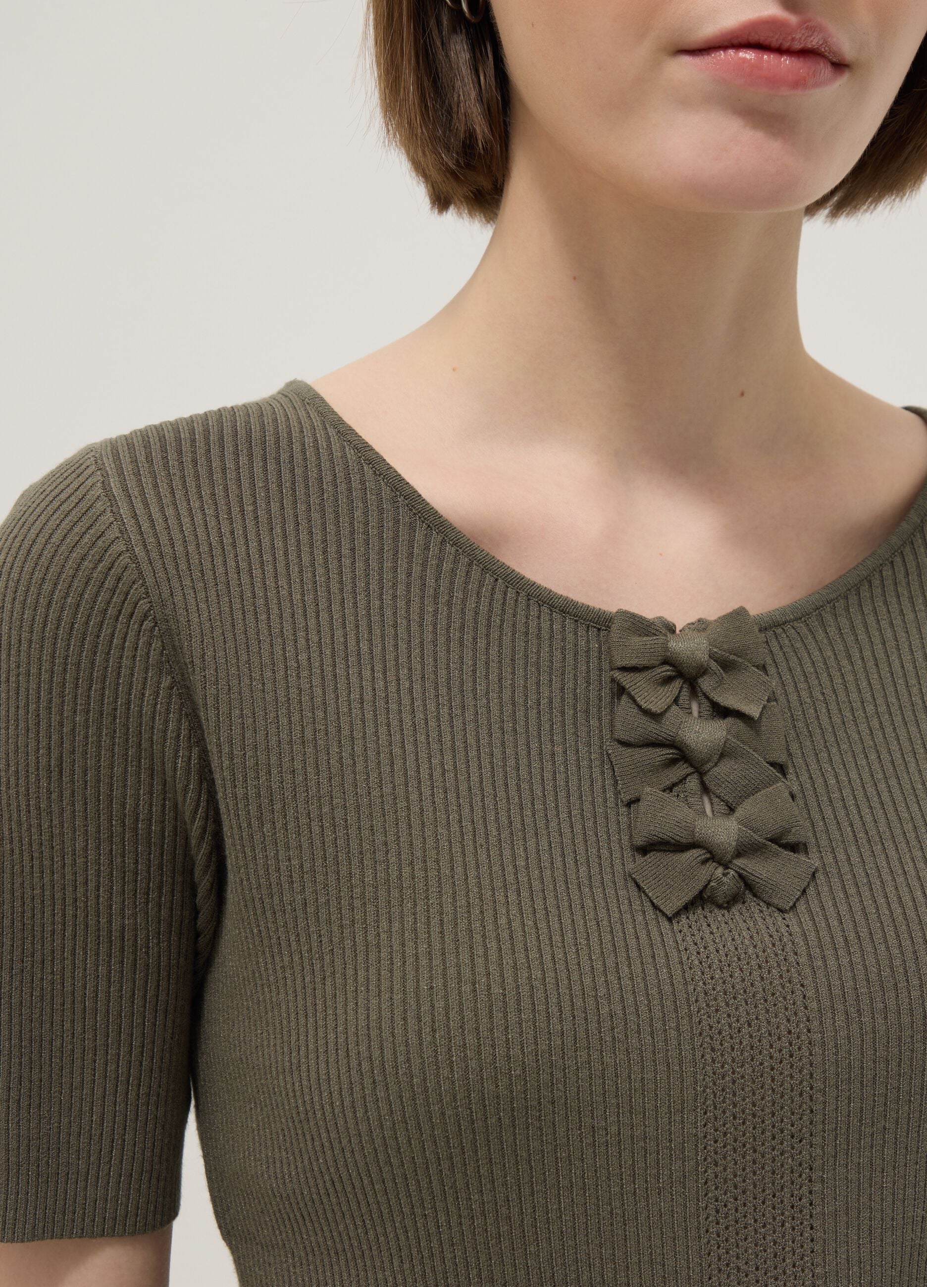 Regular fit green viscose blend T-shirt with bows