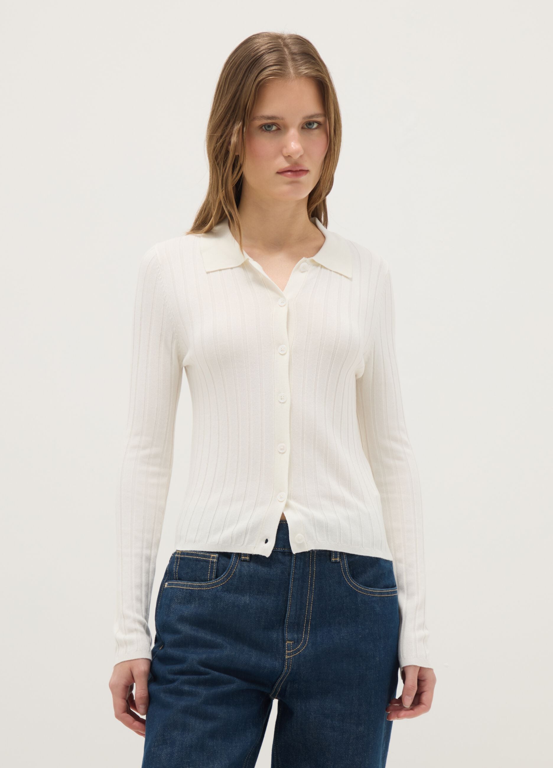 Slim fit white ribbed cardigan with polo collar
