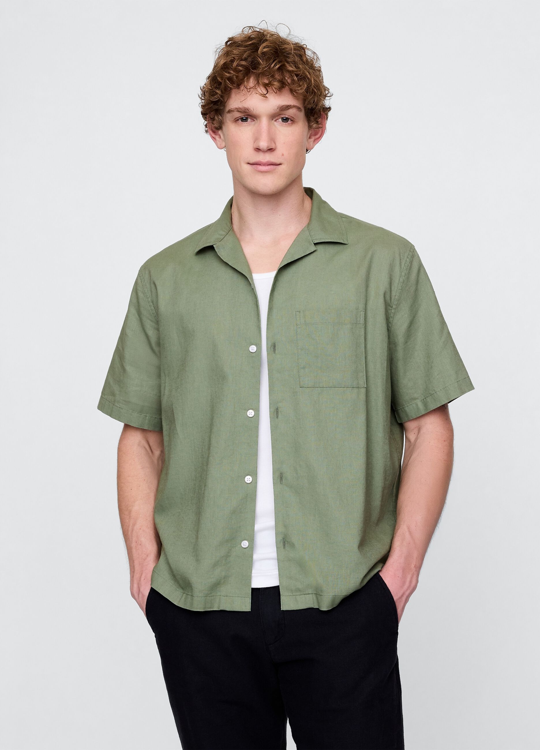 Short-sleeved green shirt in linen and cotton