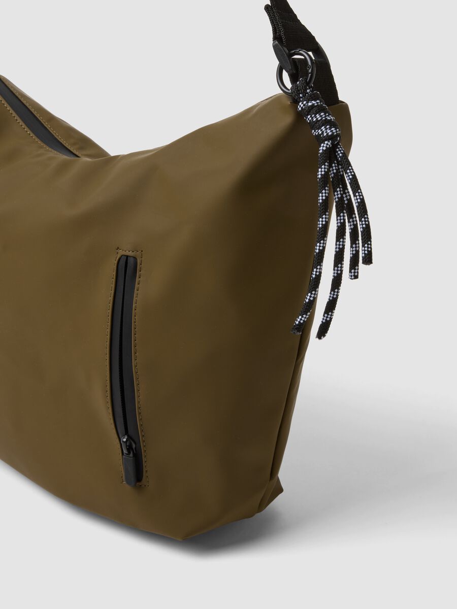 Borsa verde a spalla con tracolla regolabile_1