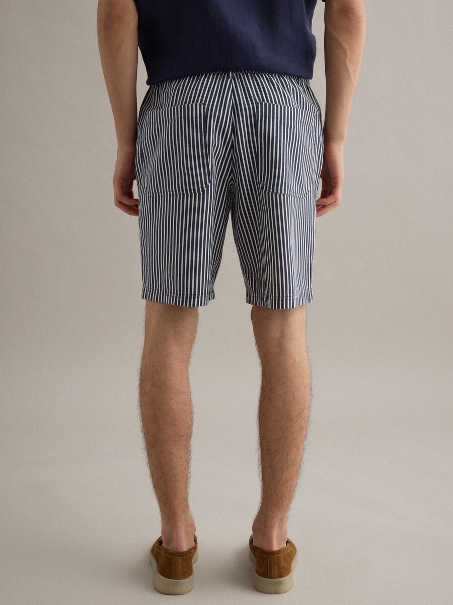 Multicoloured striped regular fit linen-cotton blend shorts_2