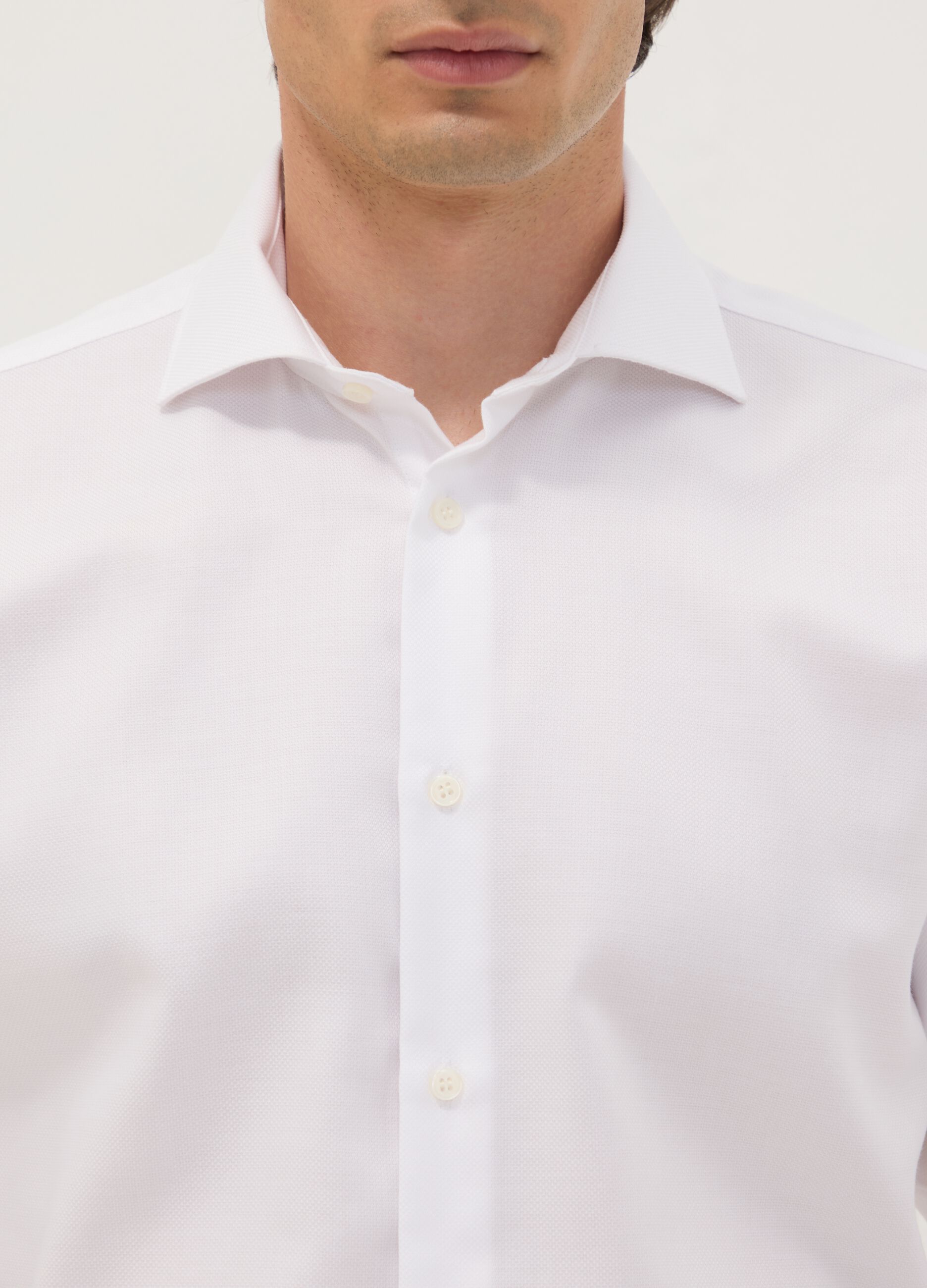 White slim-fit pure cotton shirt with cutaway collar