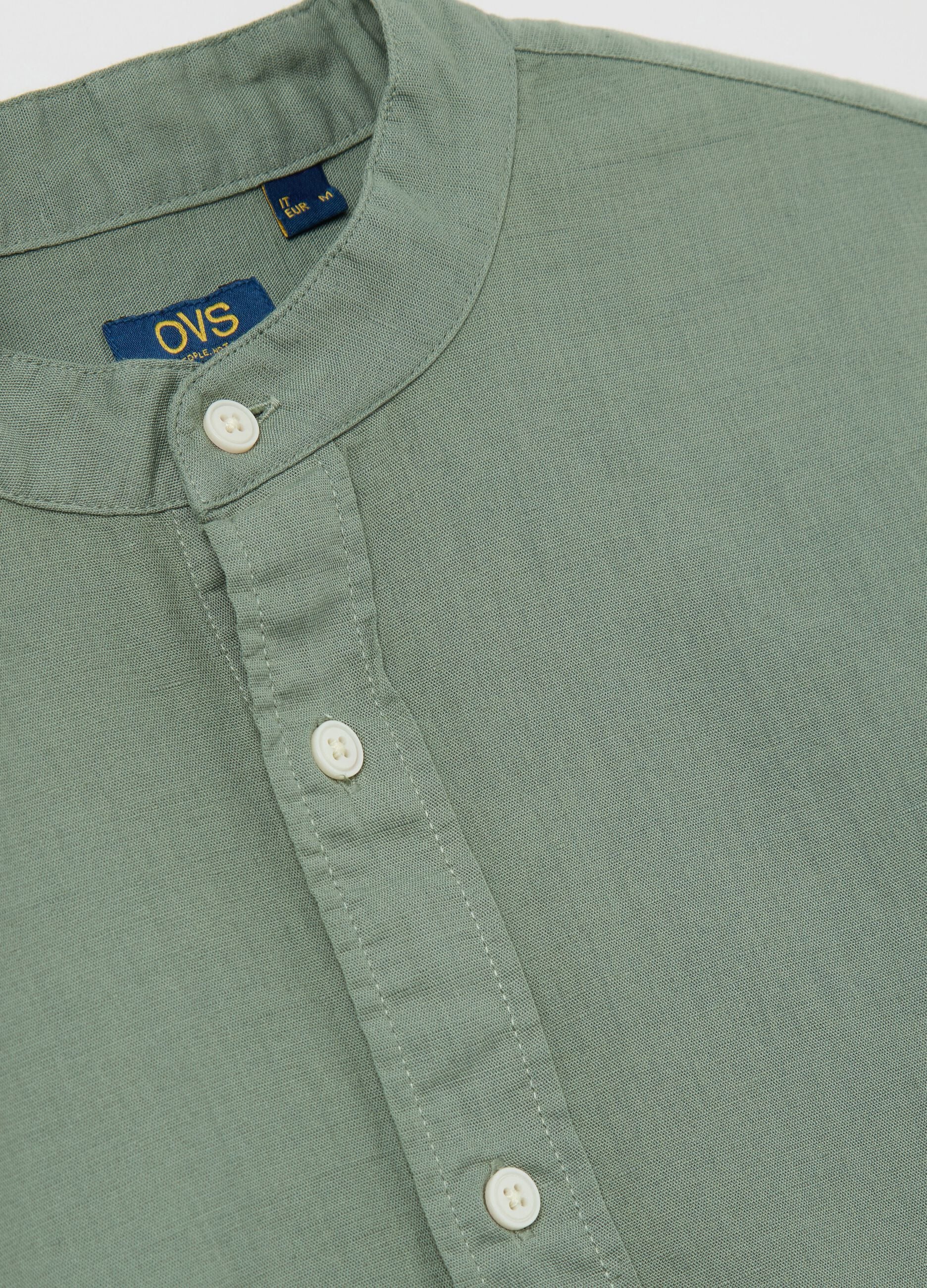 Men&rsquo;s green cotton and linen over-fit shirt