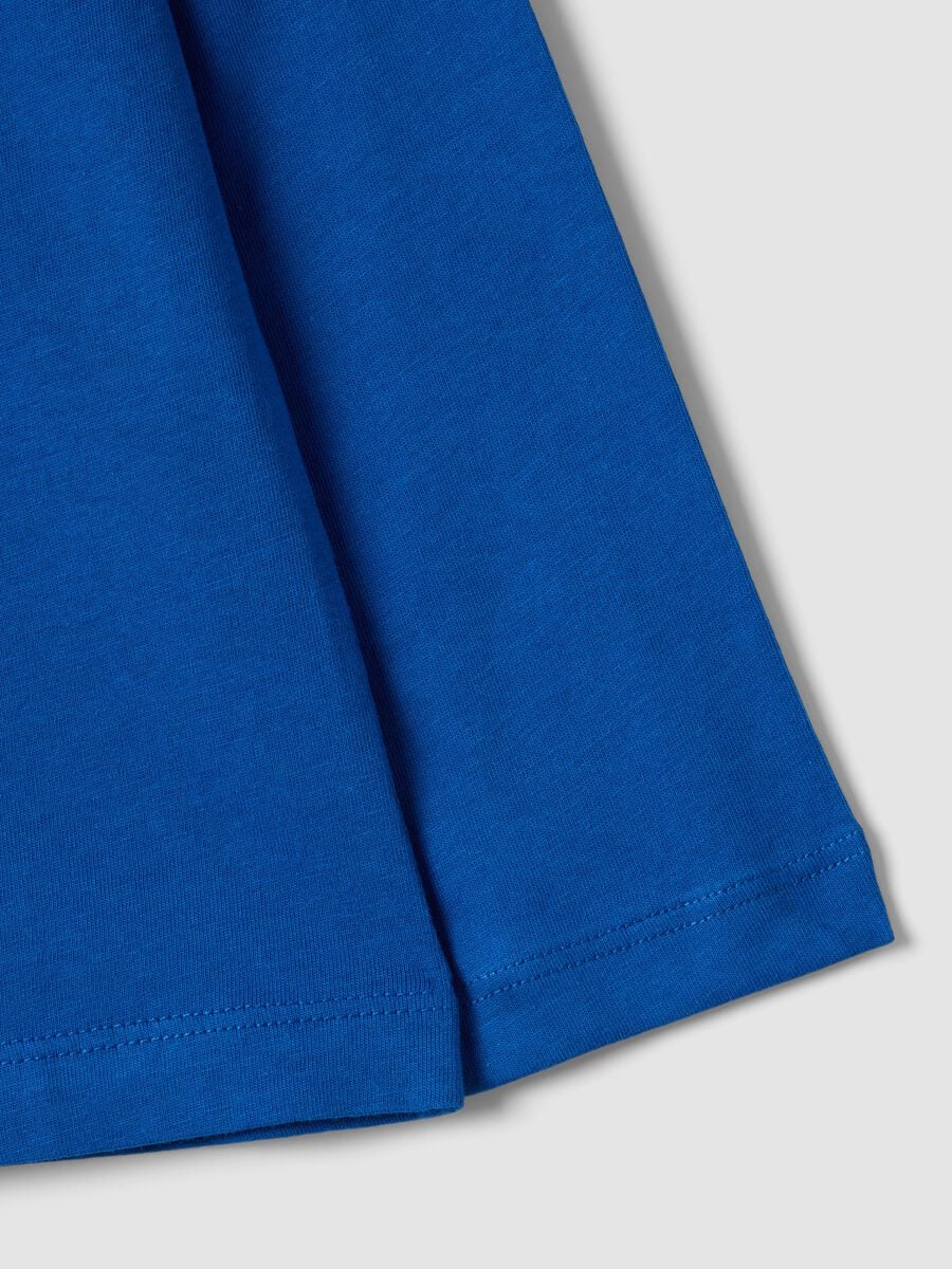 Blue organic cotton T-shirt with varsity print for boys_3