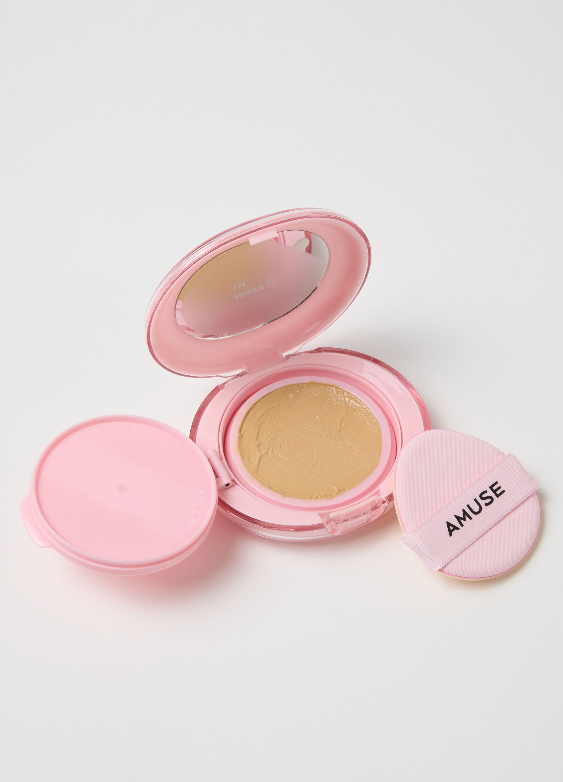 Dewy skin cushion foundation effect. Provides healthy, flawless, and radiant skin for 24 hours!