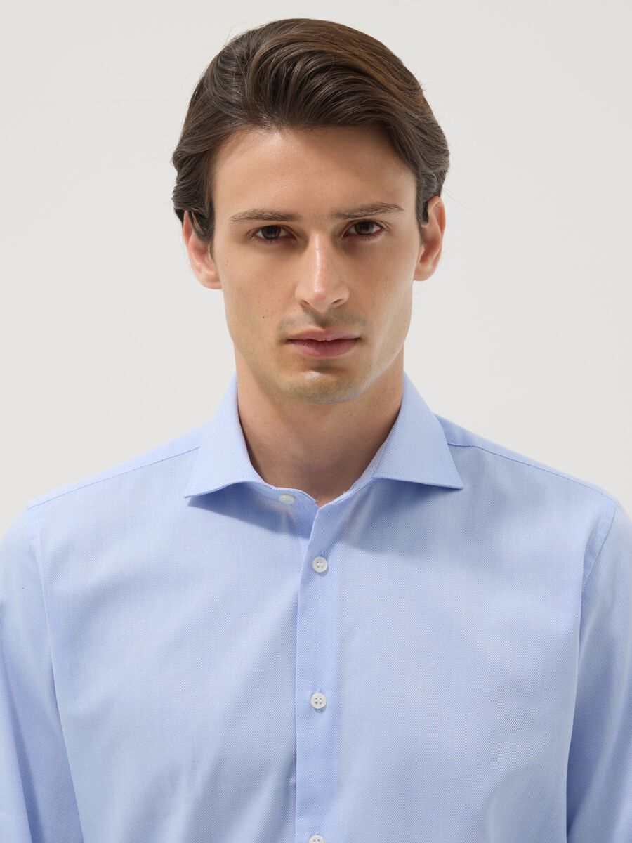 Camicia azzurra slim in misto cotone con collo francese_1